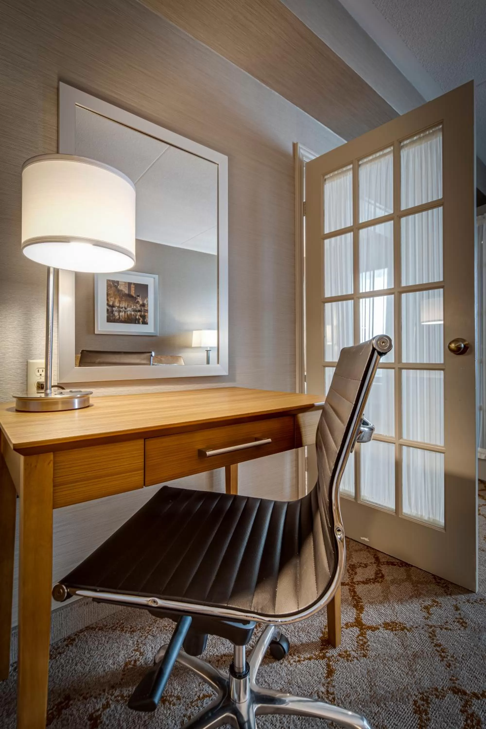 Seating area in Monte Carlo Inn Vaughan Suites