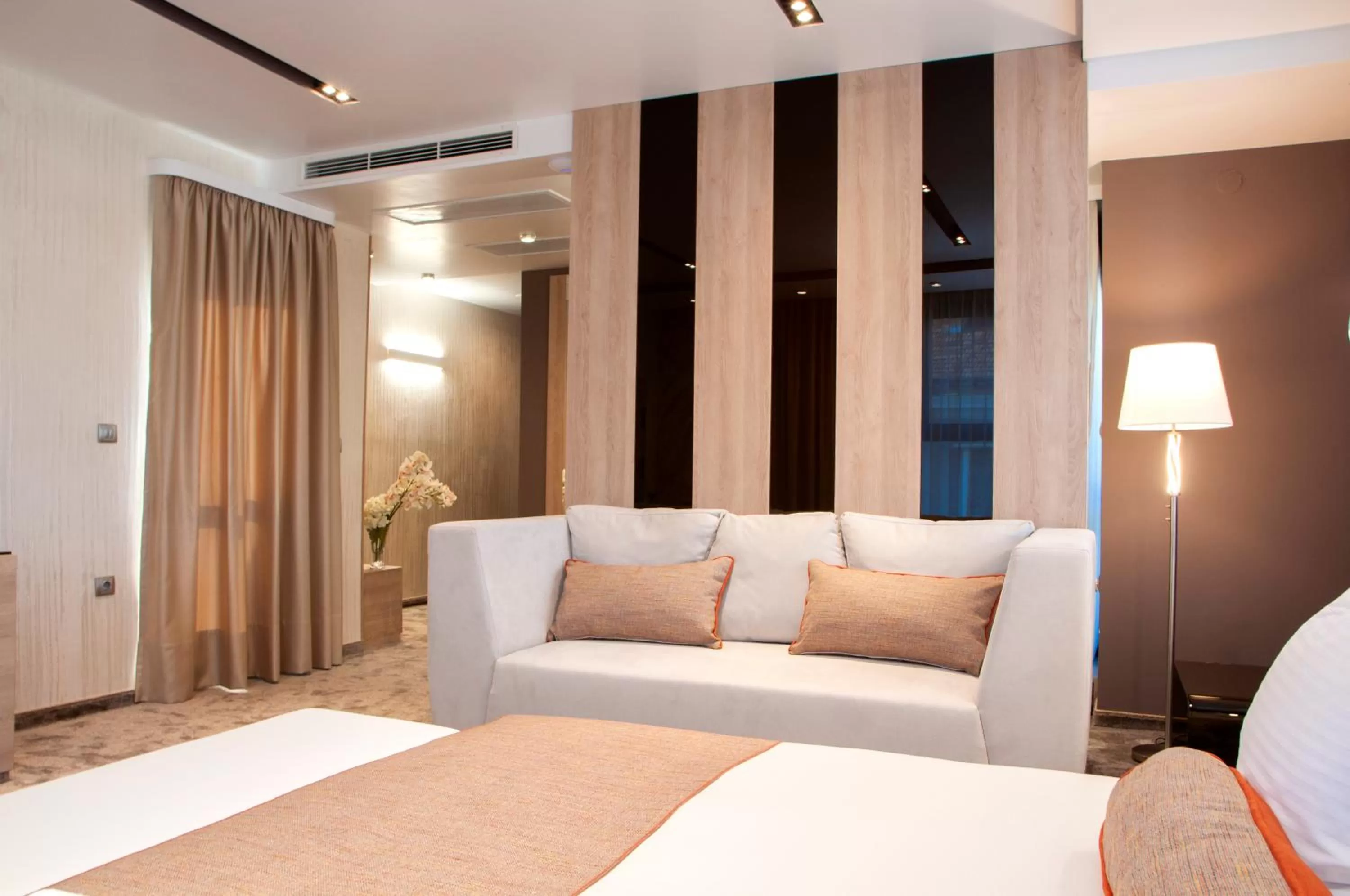 Bed in Family Hotel Business Club