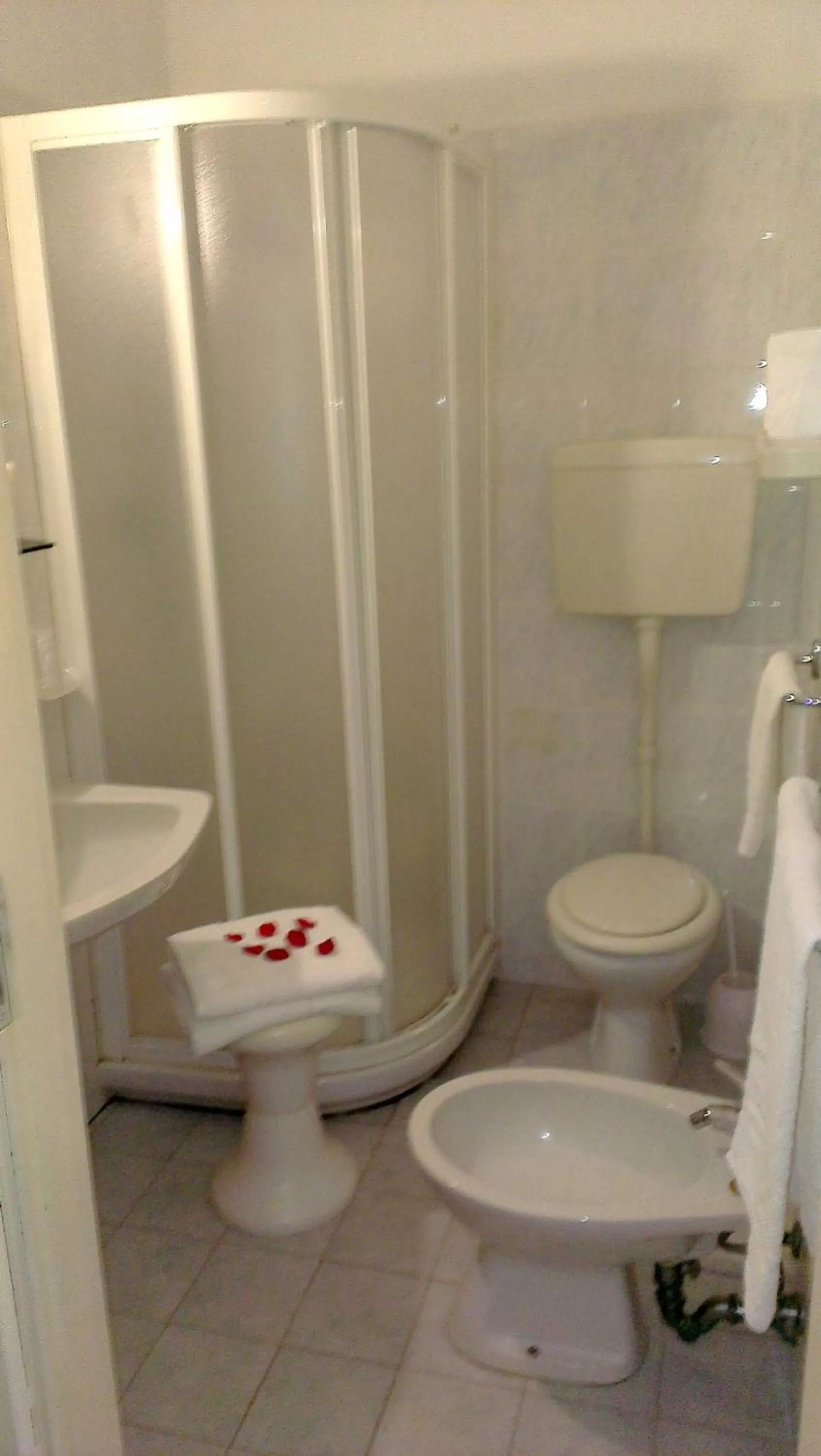 Shower in Hotel Verde Luna