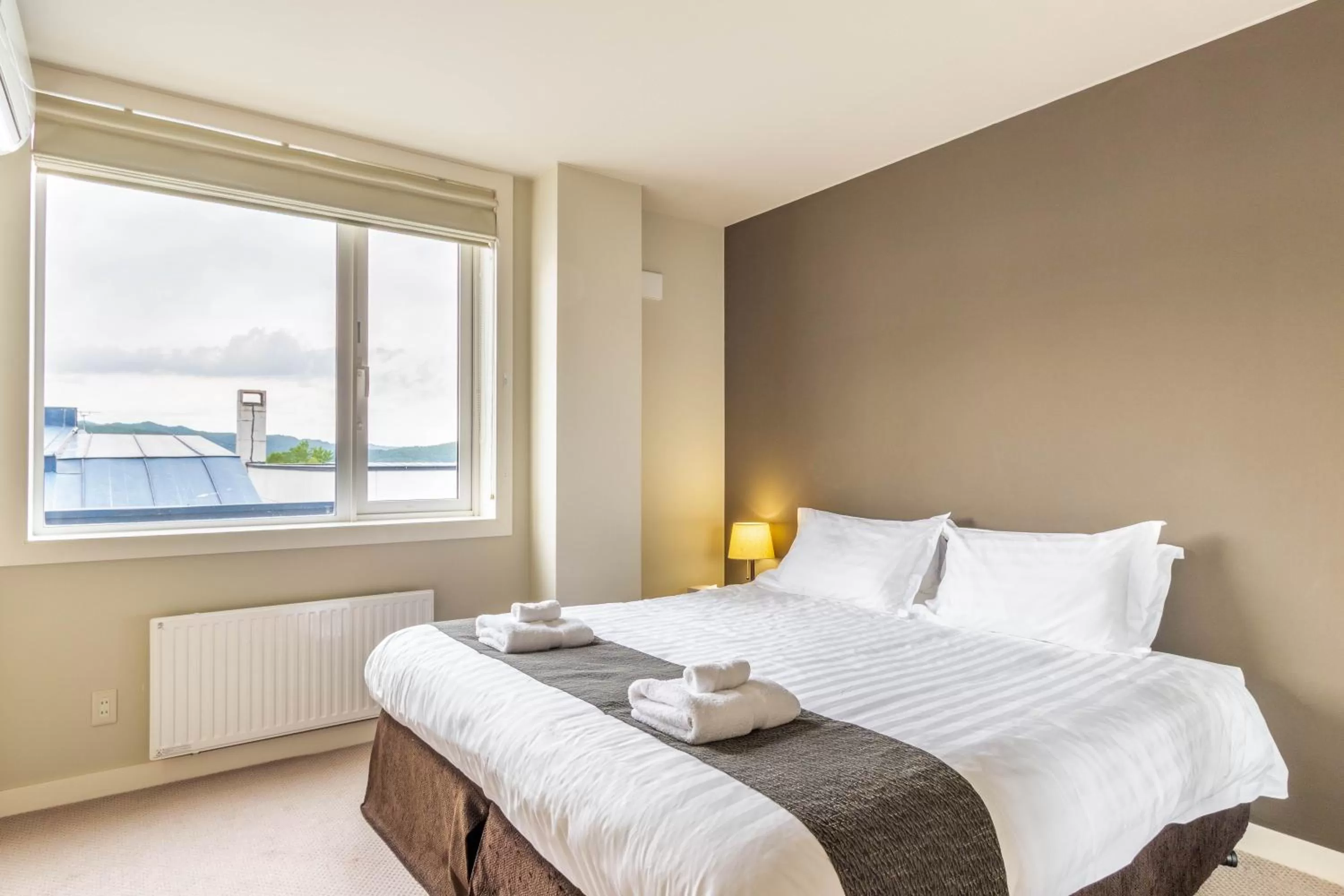 Bedroom, Bed in Fresh Powder Accommodation