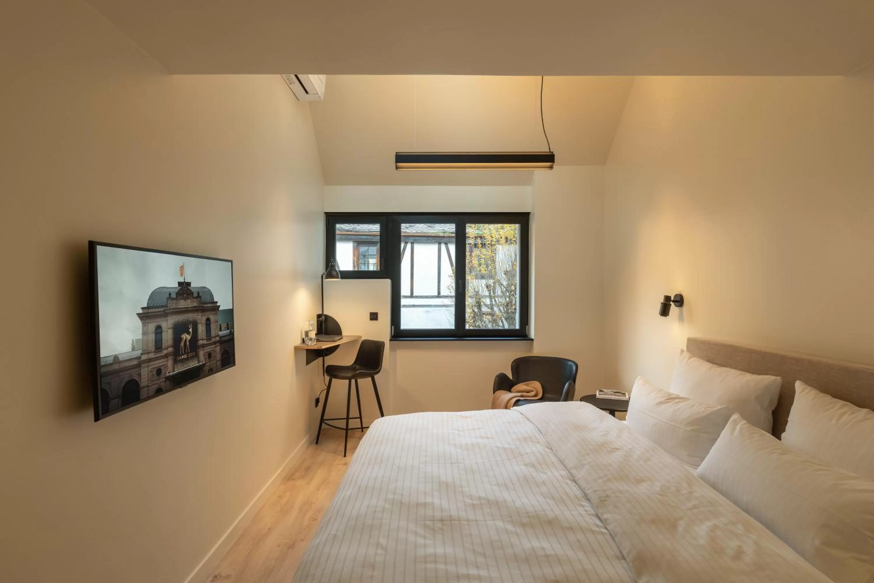 Bed in THE ADAMS - Self Check In Hotel