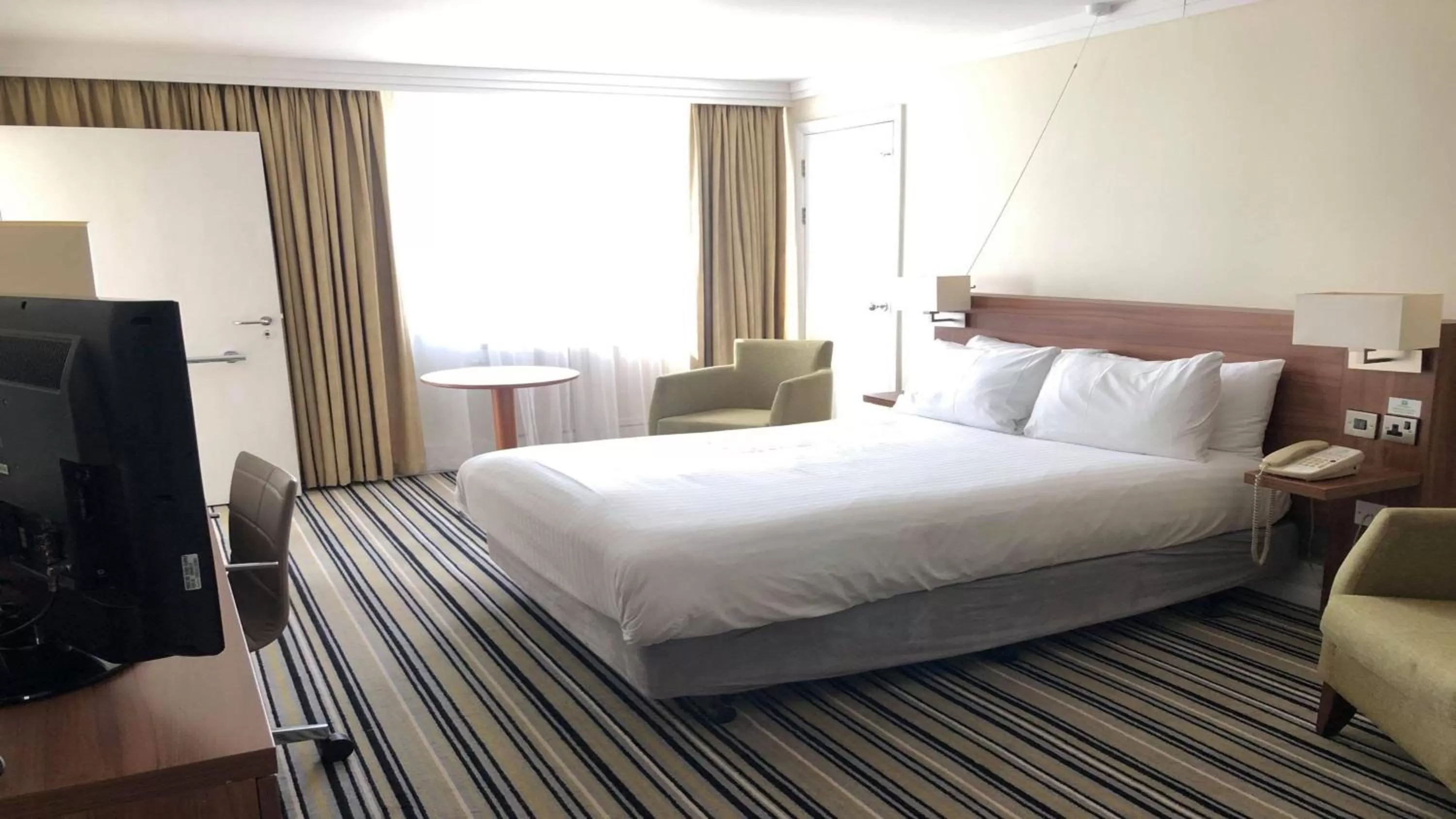 Photo of the whole room, Bed in Holiday Inn Ipswich by IHG