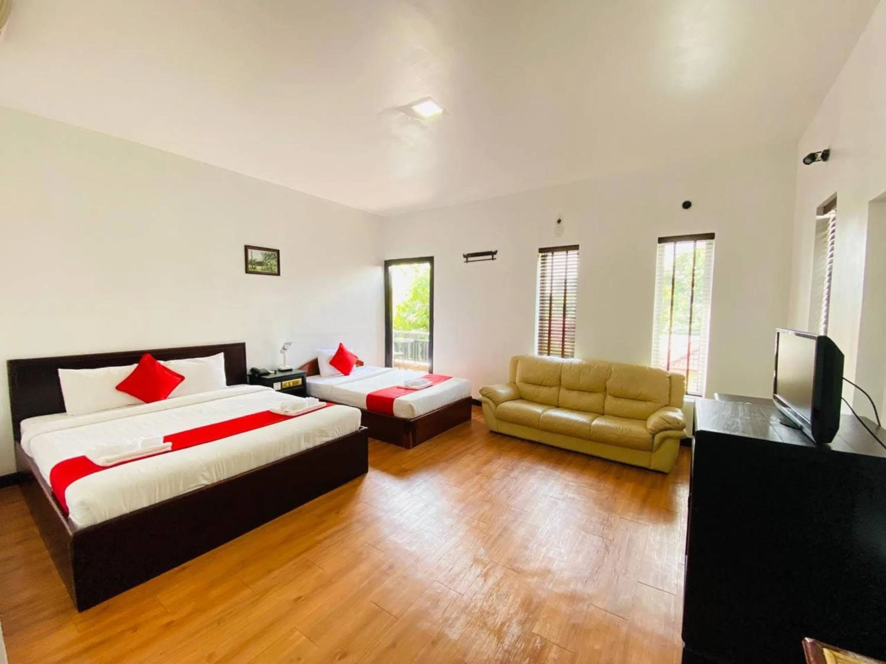 Photo of the whole room, Bed in Vimean Sovannaphoum Resort