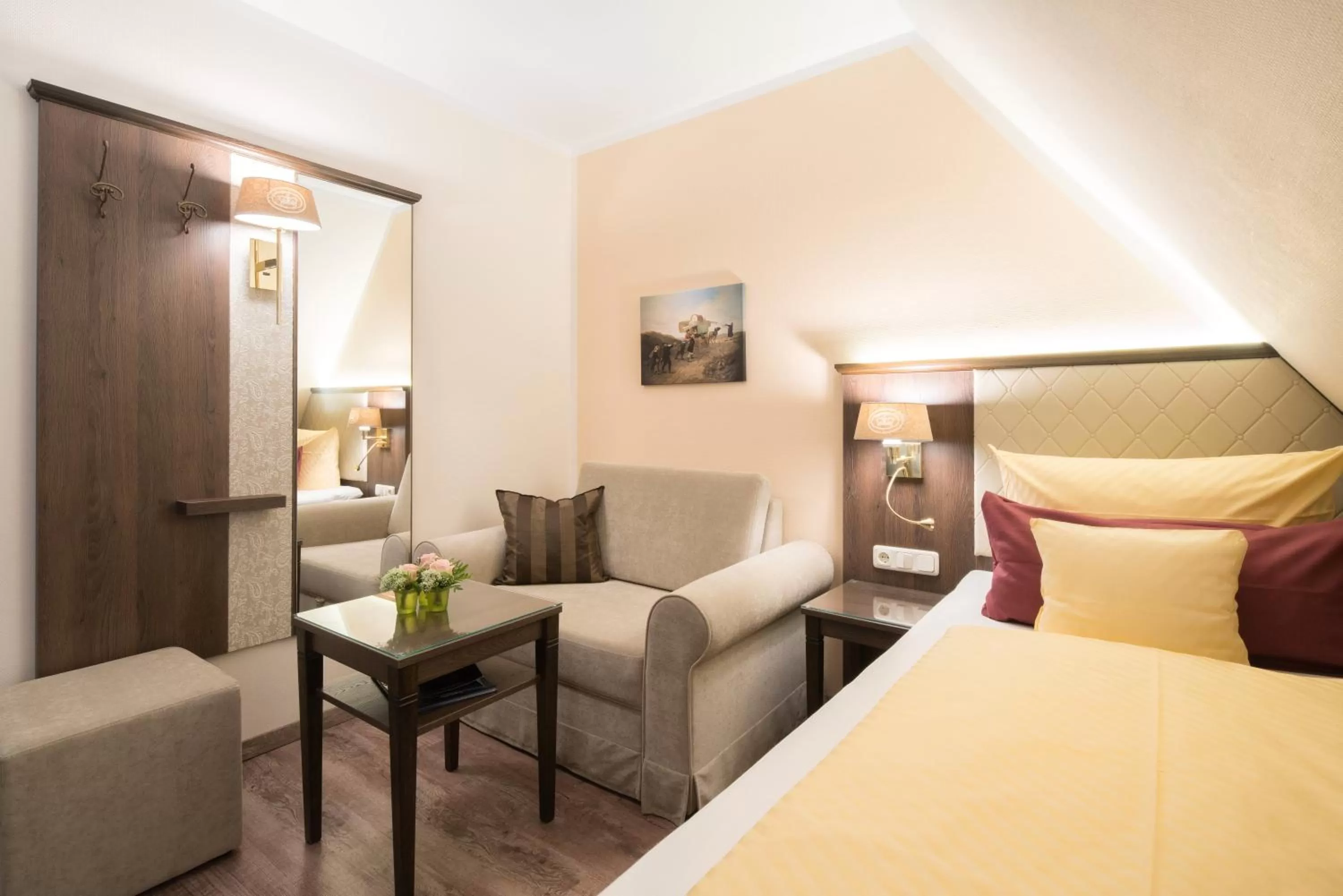 Photo of the whole room, Bed in Schlosshotel Klaffenbach