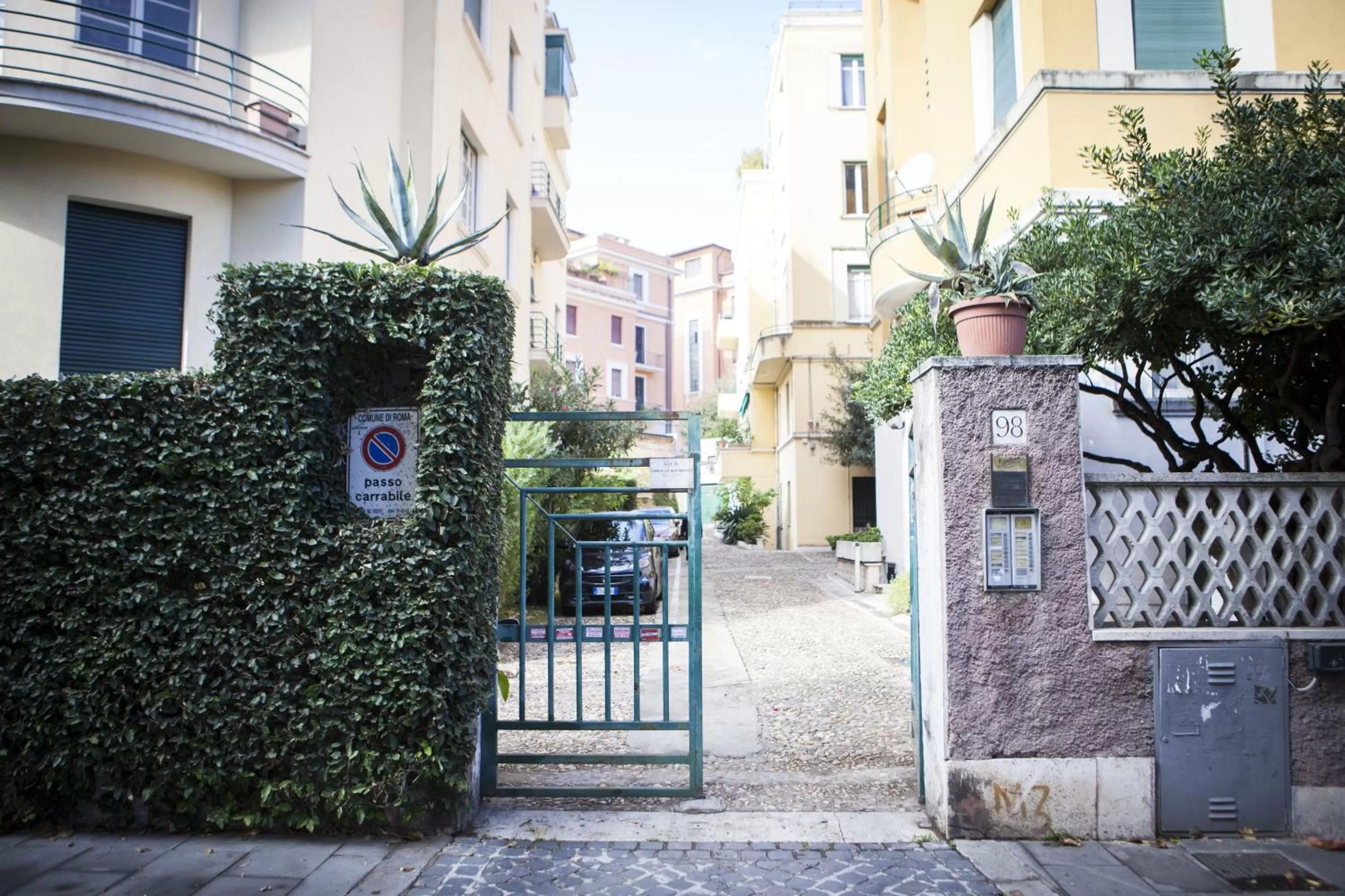 Facade/entrance in Aventino Guest House