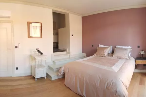 Photo of the whole room, Bed in Dendernachten