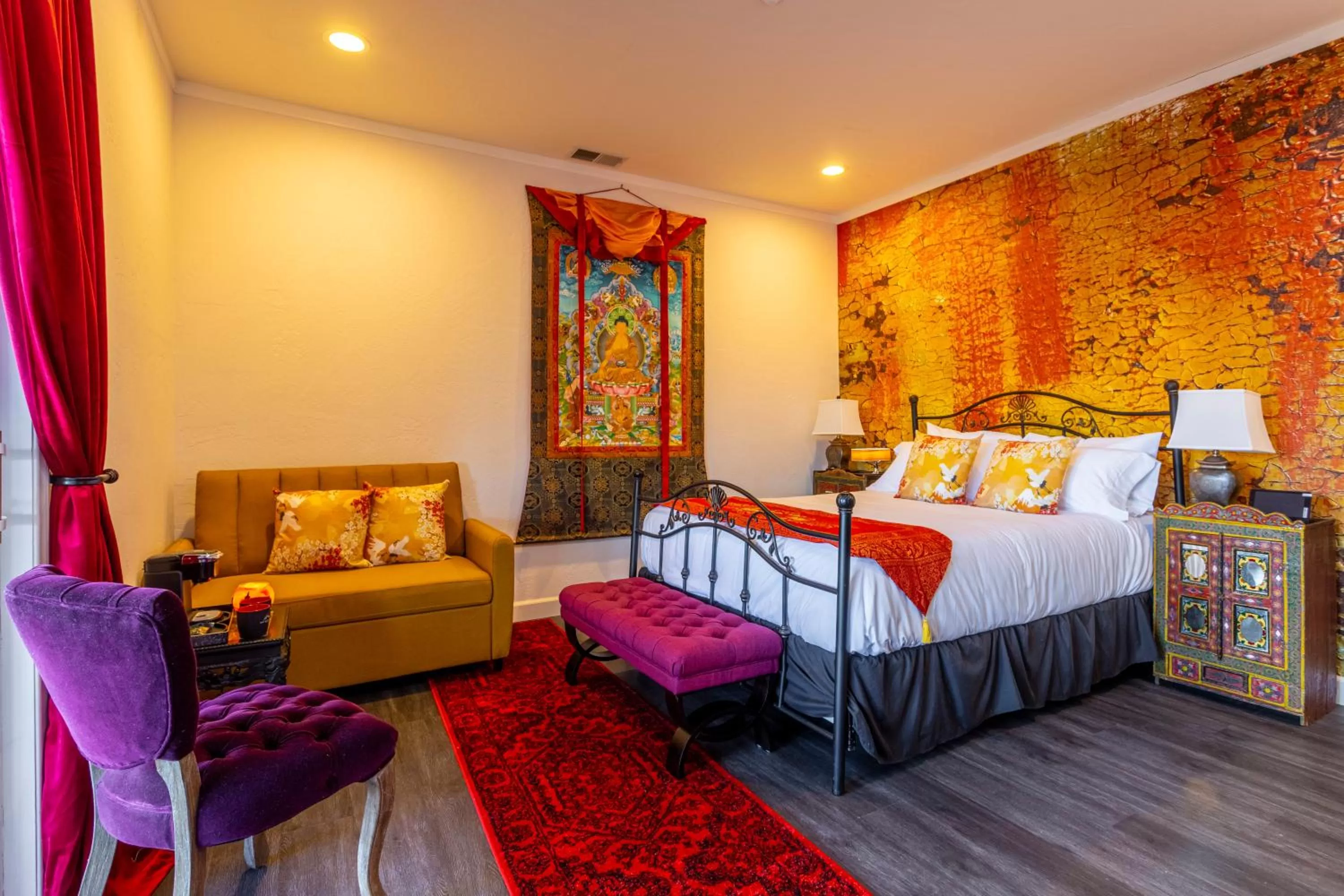 Bed in Quiet Mind Mountain Lodge, Retreat & Spa