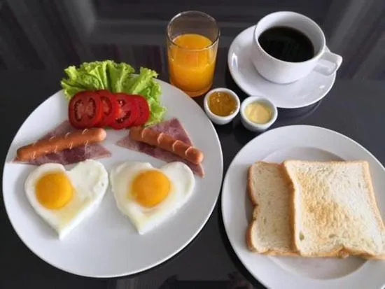 Food and drinks in Lanta Andaleaf Bungalow - SHA Extra Plus