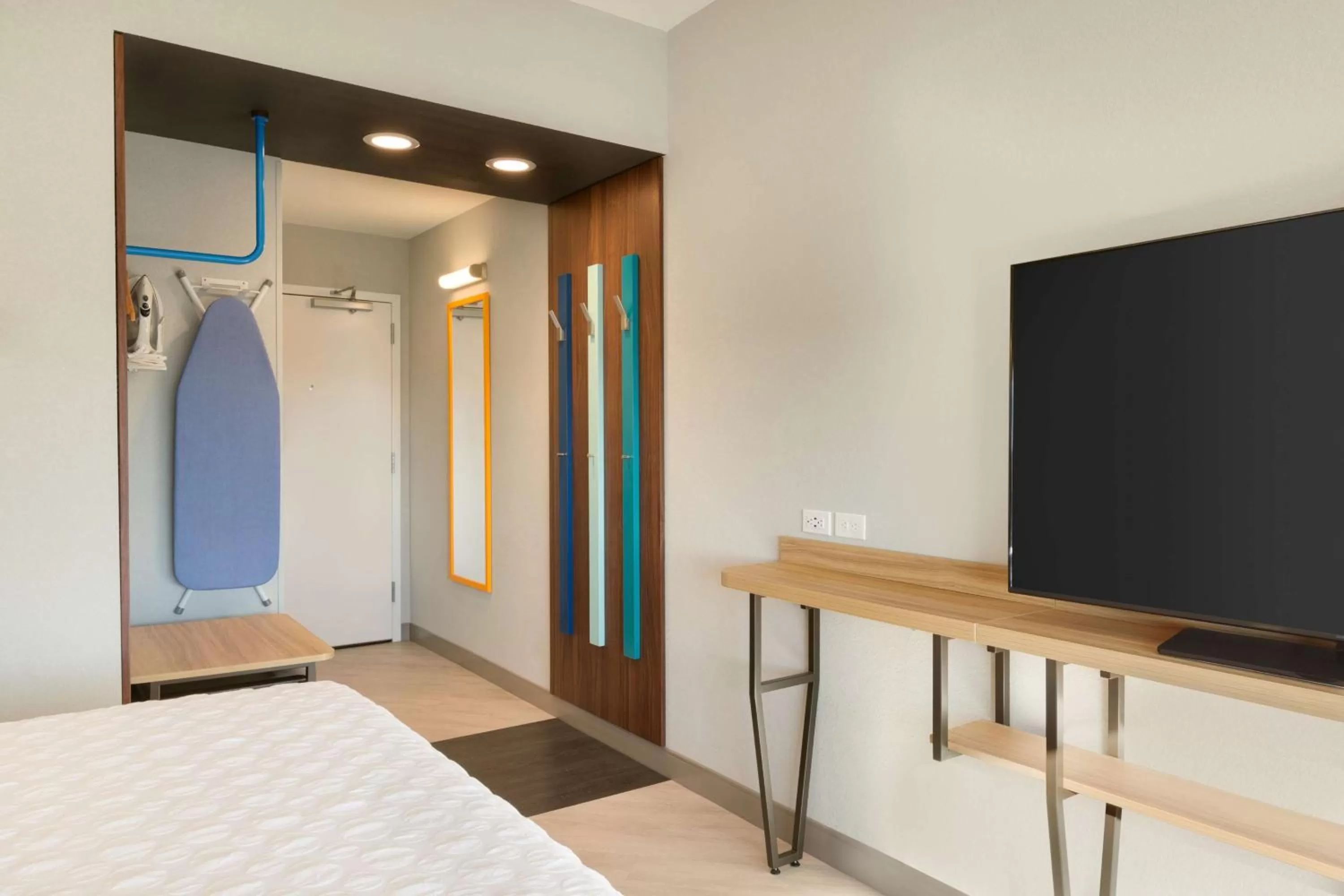 Bedroom, Bed in Tru By Hilton Cheyenne