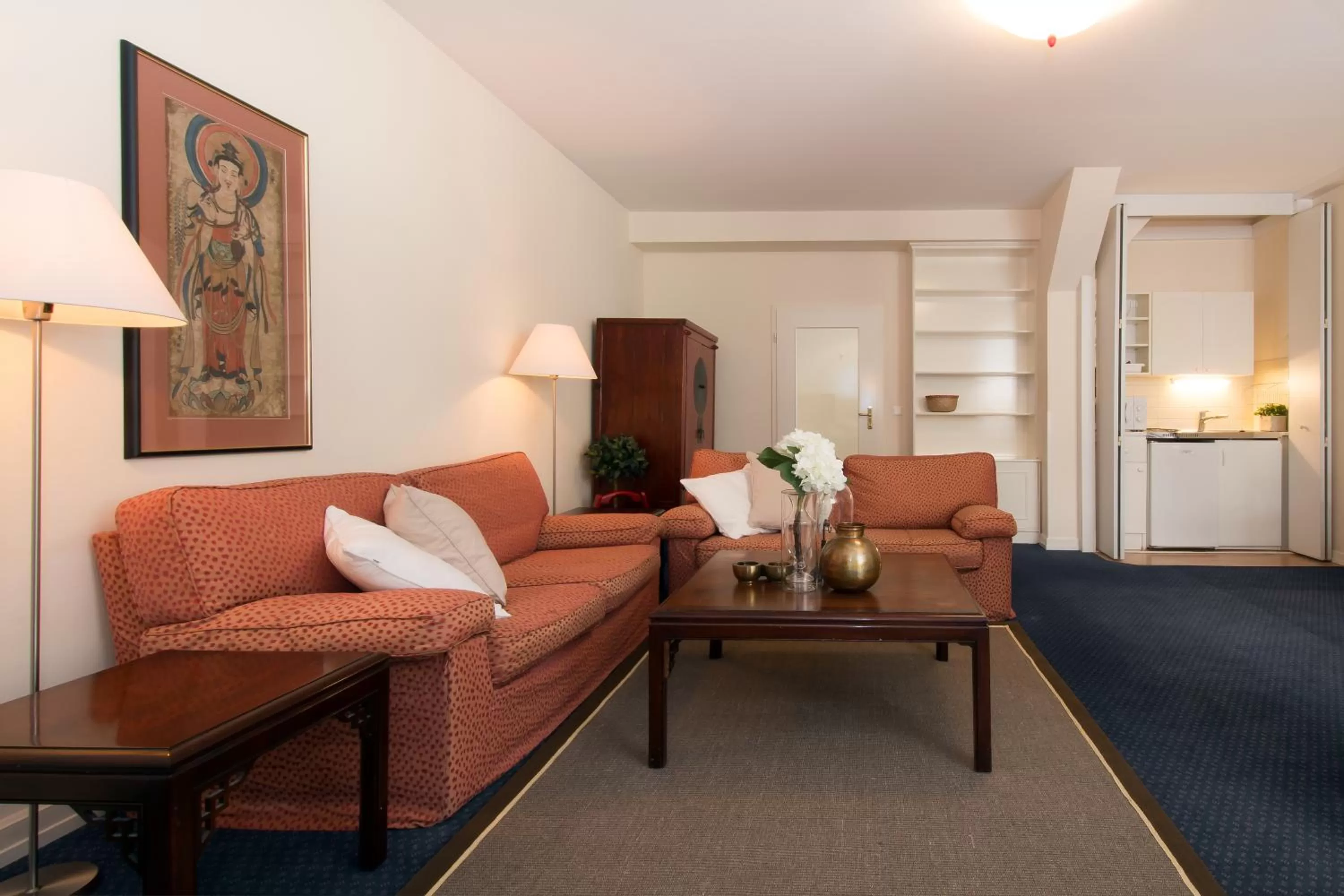 Photo of the whole room, Seating Area in Carlstadt Suites Düsseldorf