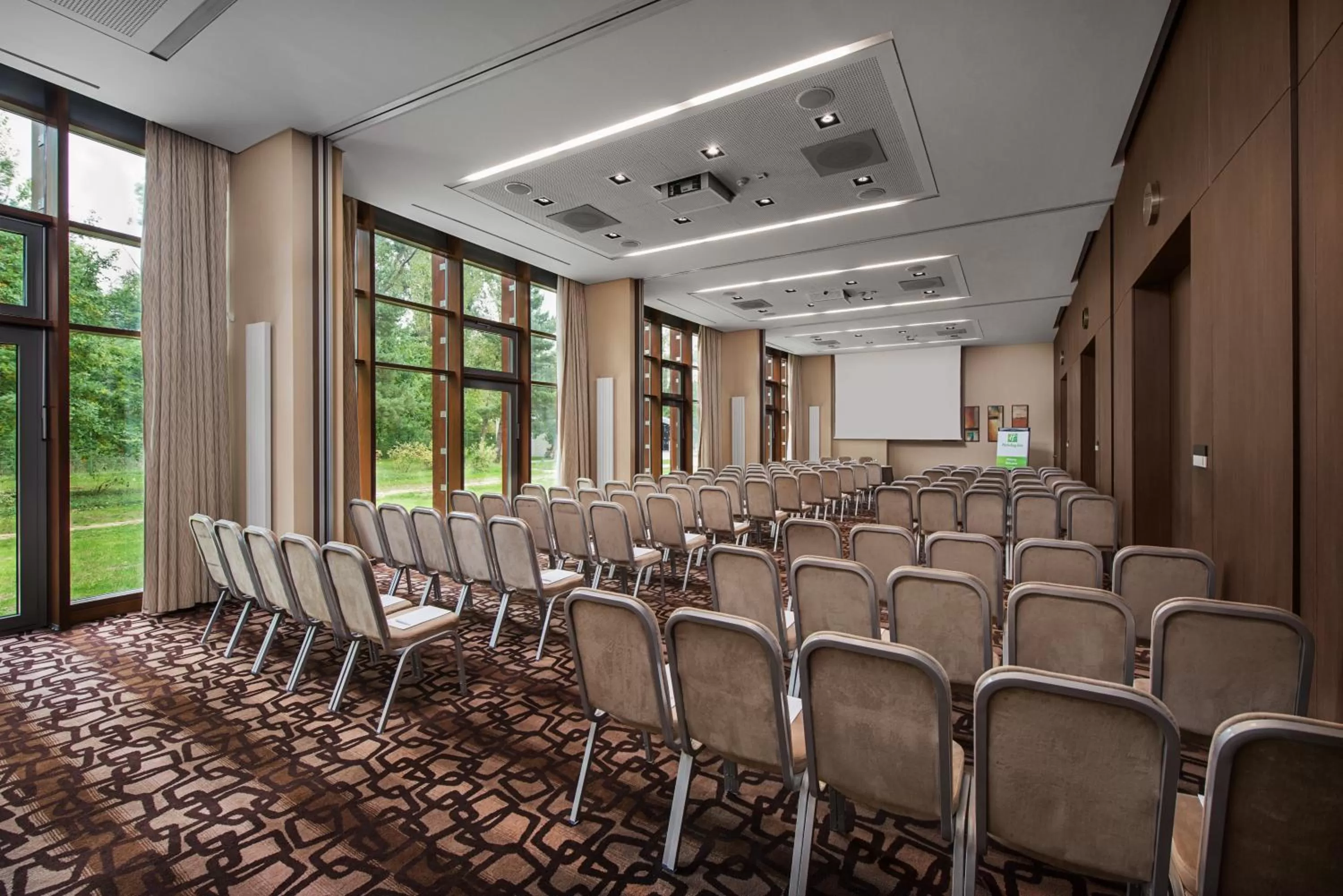 Meeting/conference room in Holiday Inn Resort Warsaw Józefów by IHG