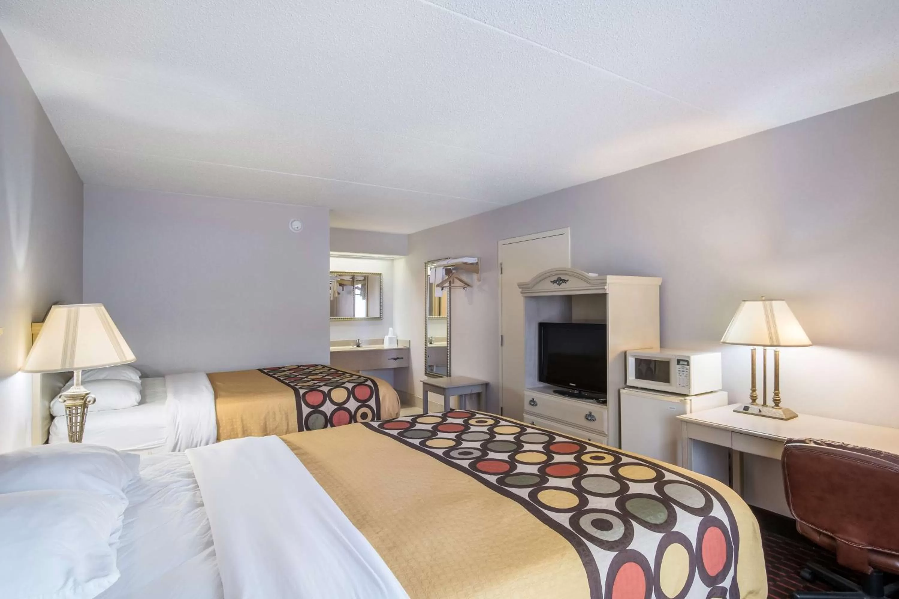 Photo of the whole room, Bed in Motel 6-London, KY