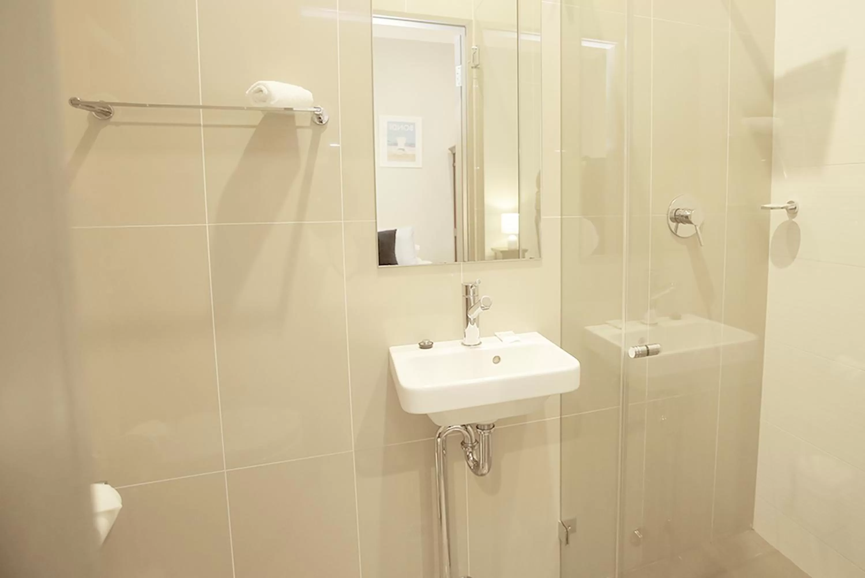 Bathroom in Hotel Bondi