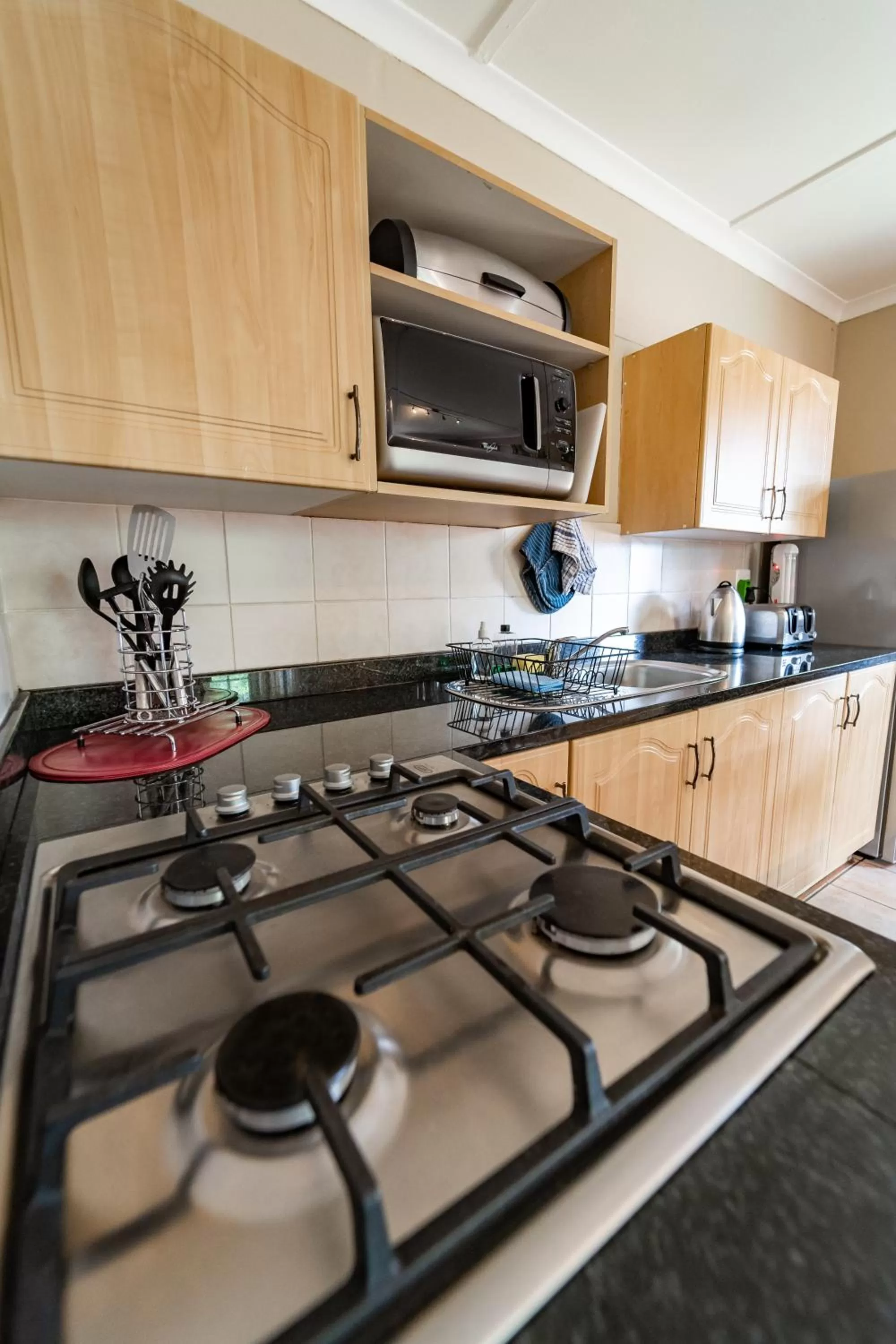 Kitchen or kitchenette in Gooderson Knysna Chalets