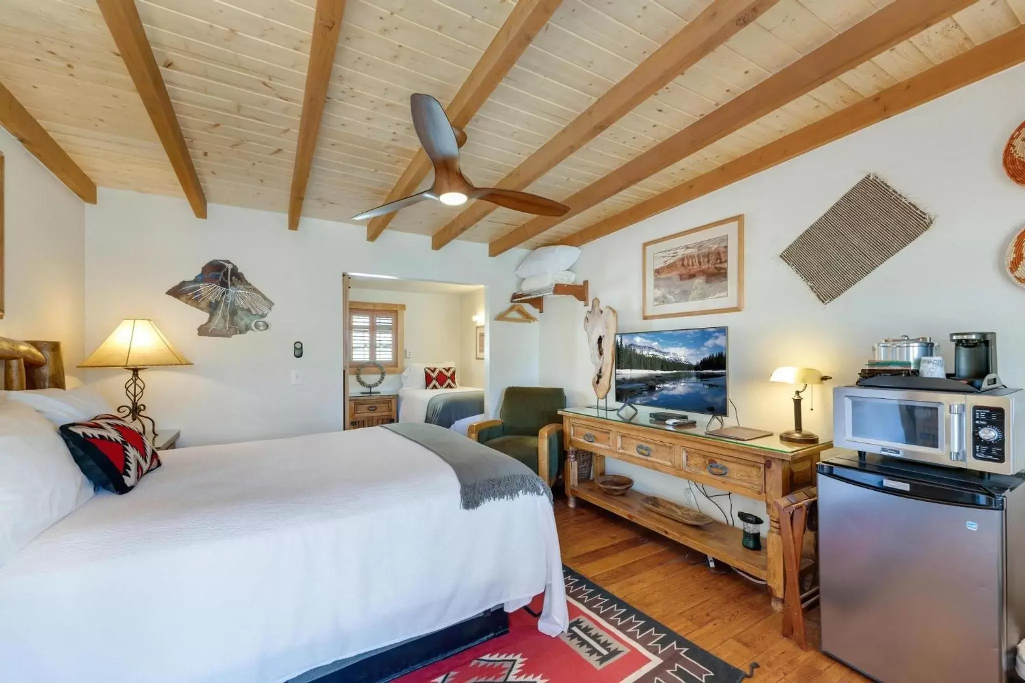 Deluxe Double or Twin Room in Stone Lizard Lodge Deluxe Double or Twin Room in Stone Lizard Lodge