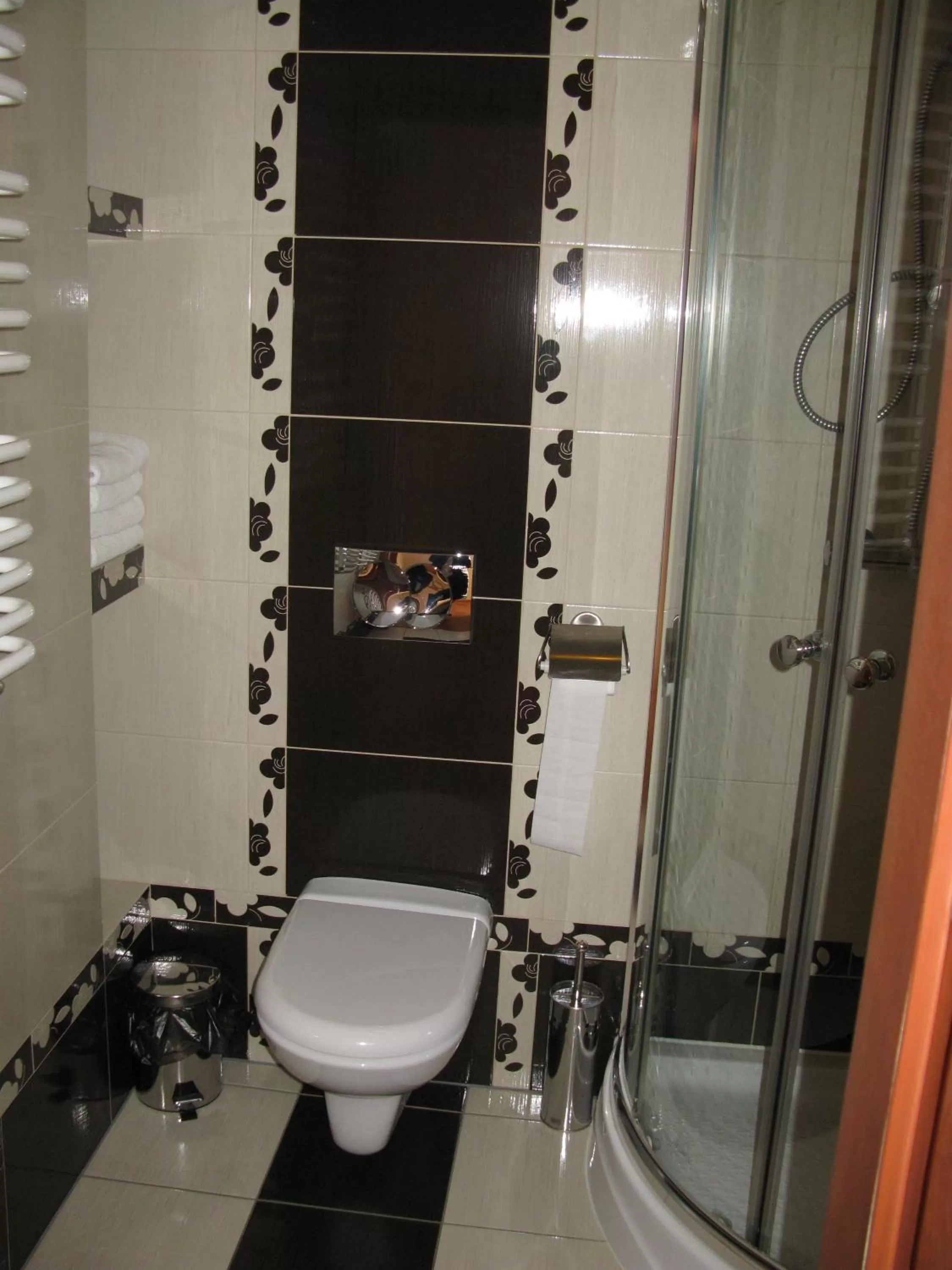 Shower in Motel Górno