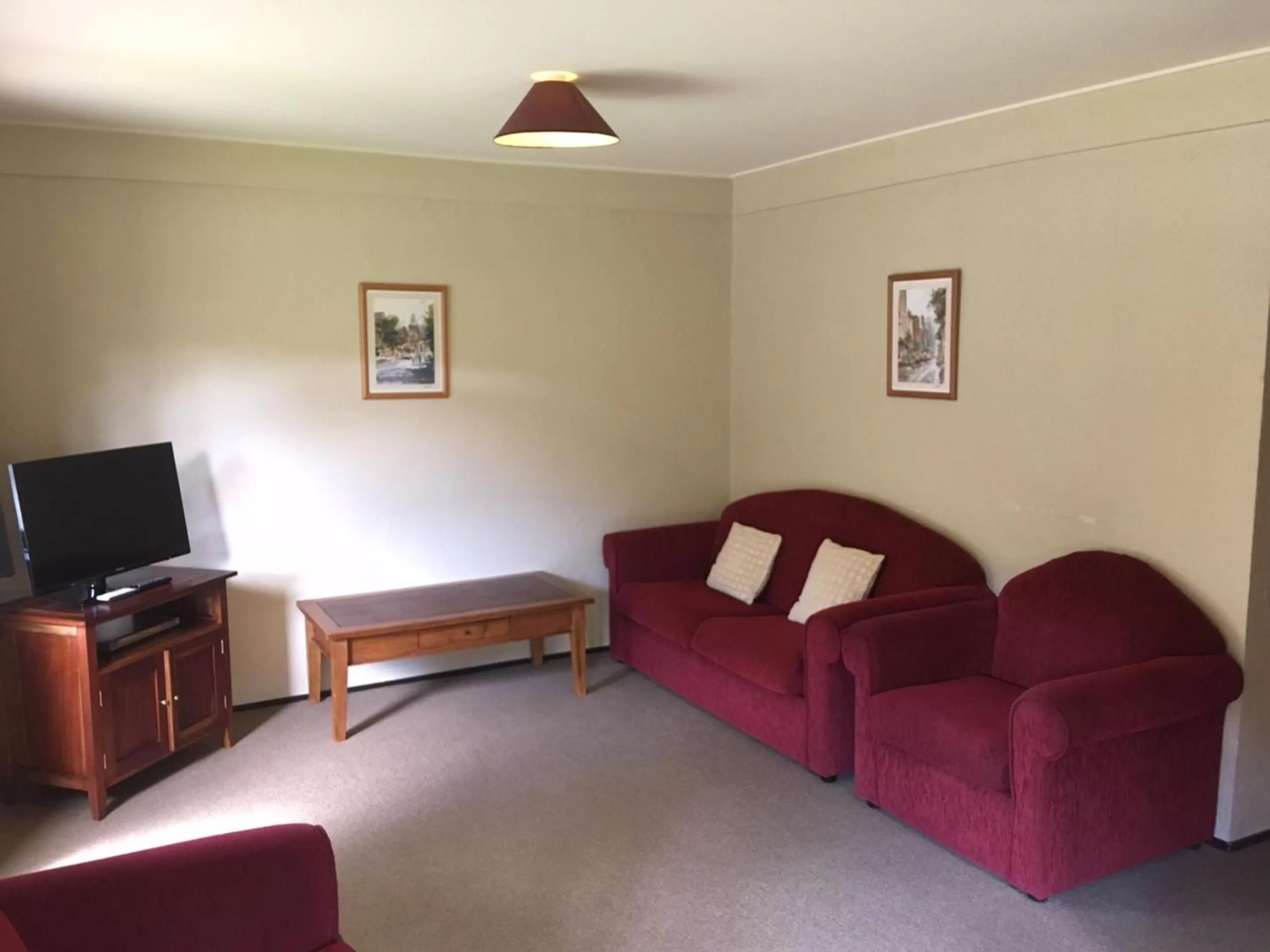 Living room in Woodlands Motels And Apartments