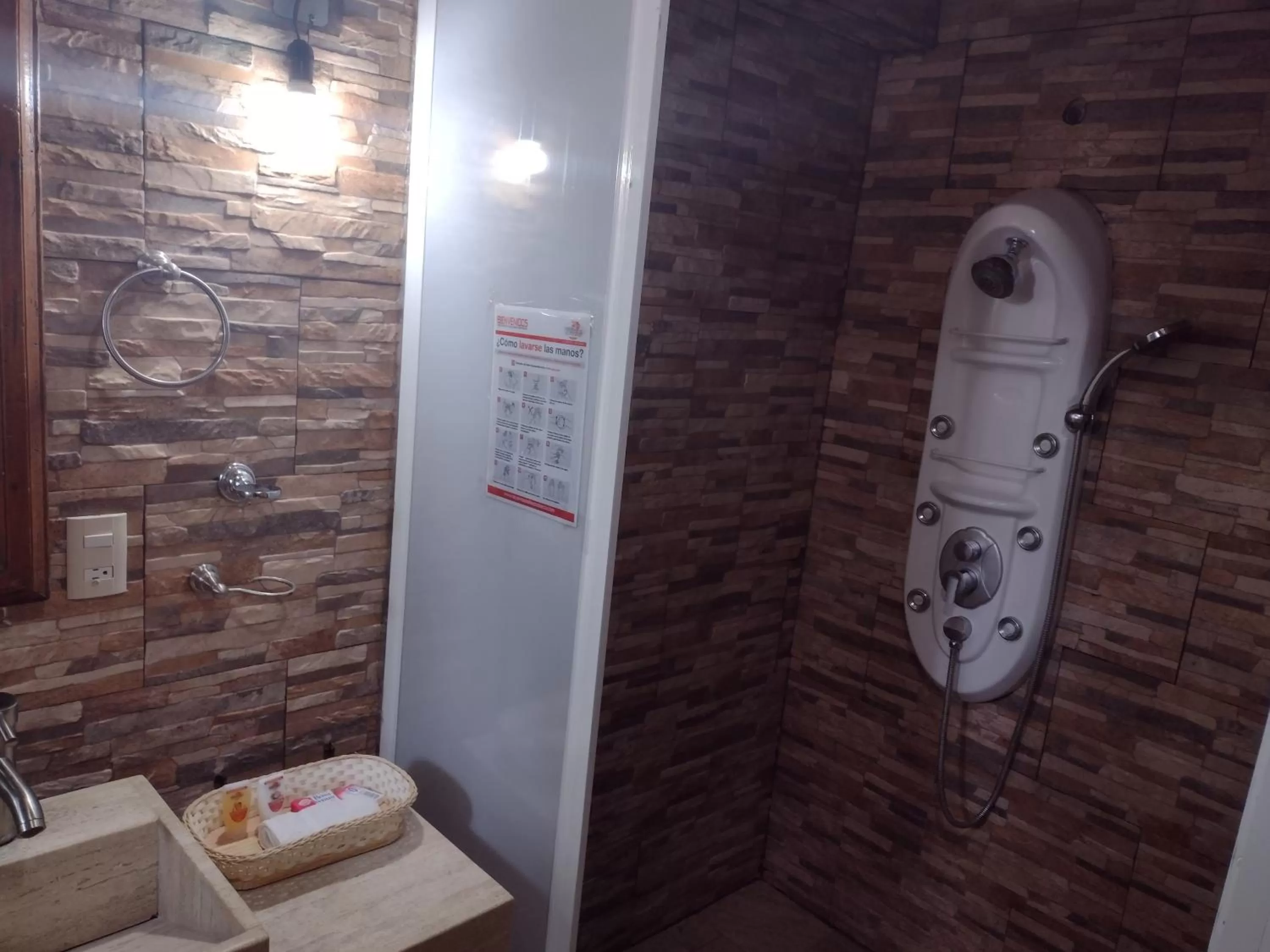 Shower in Hotel Leyenda del Tepozteco