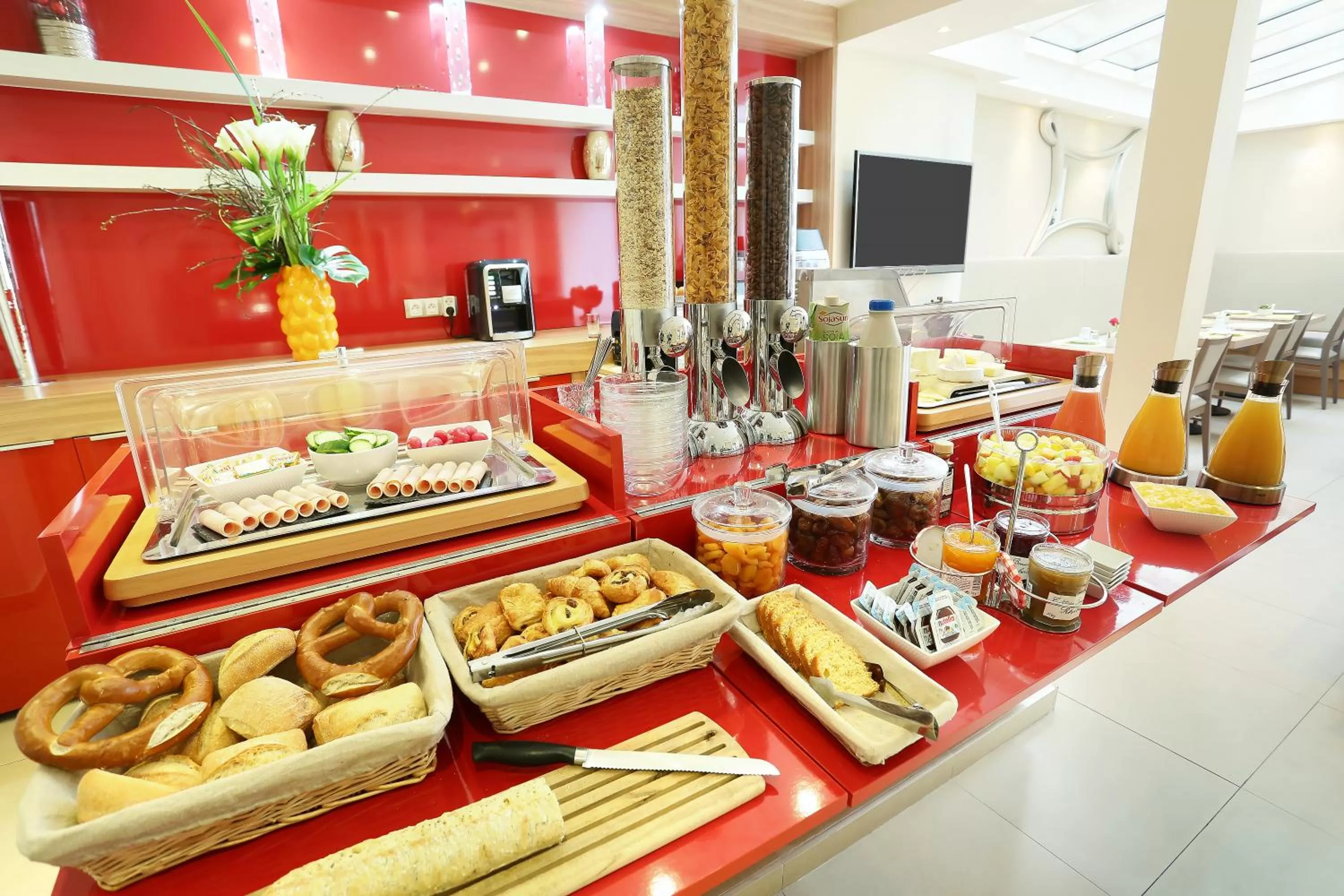 Continental breakfast in Le Grand Hôtel de Normandie