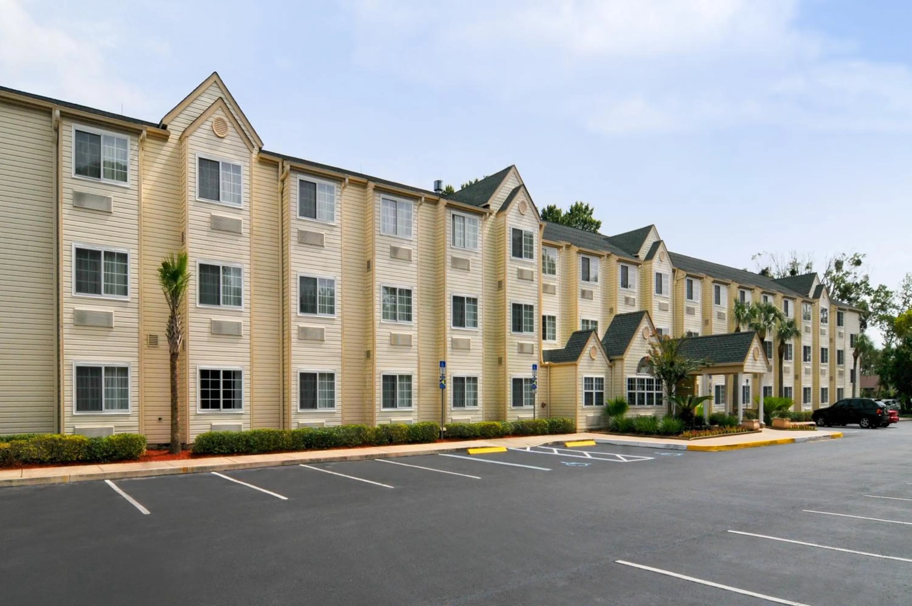 Facade/entrance in Hometown Inn & Suites Jacksonville Butler Blvd./Southpoint