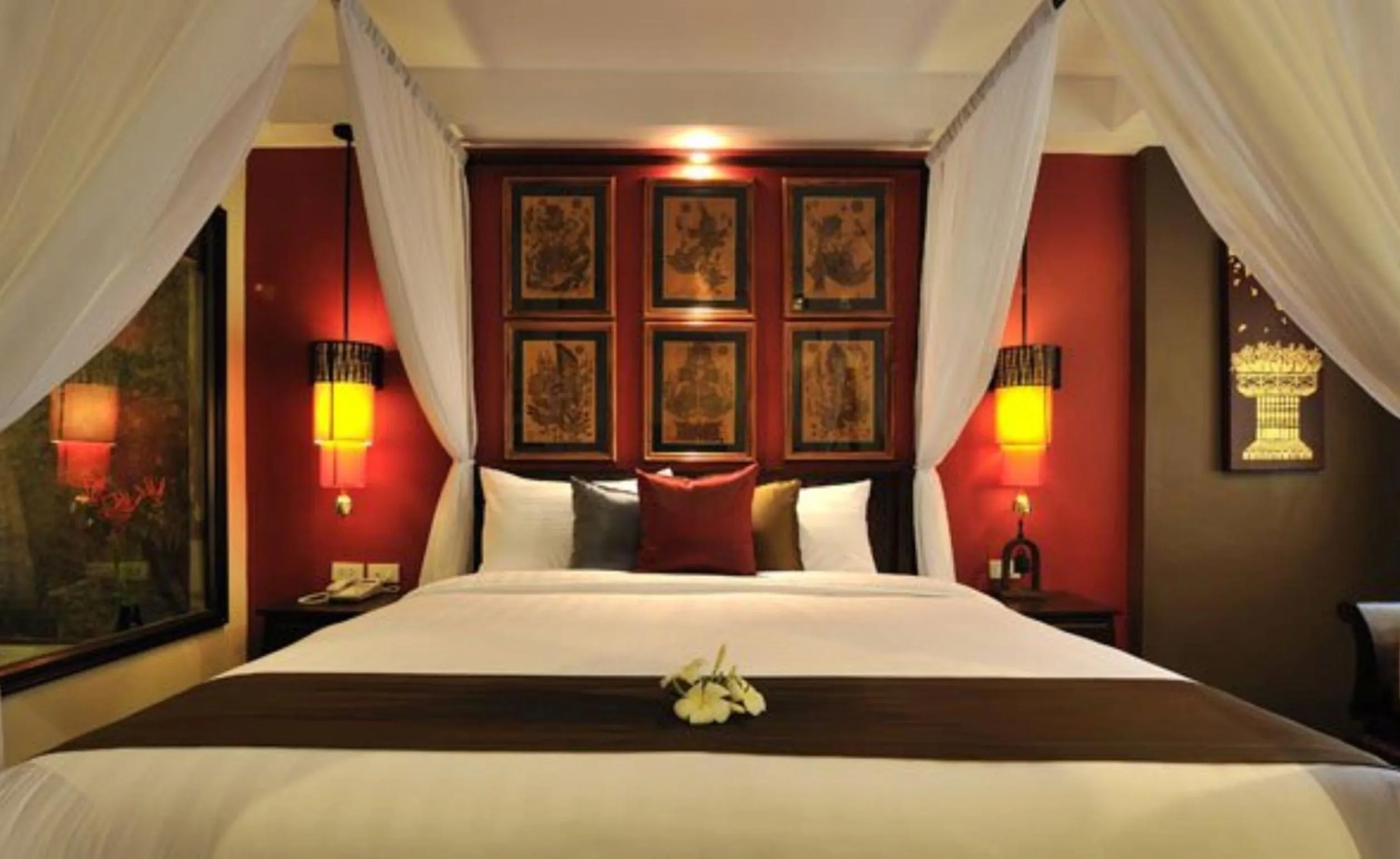Bed in Siralanna Hotel