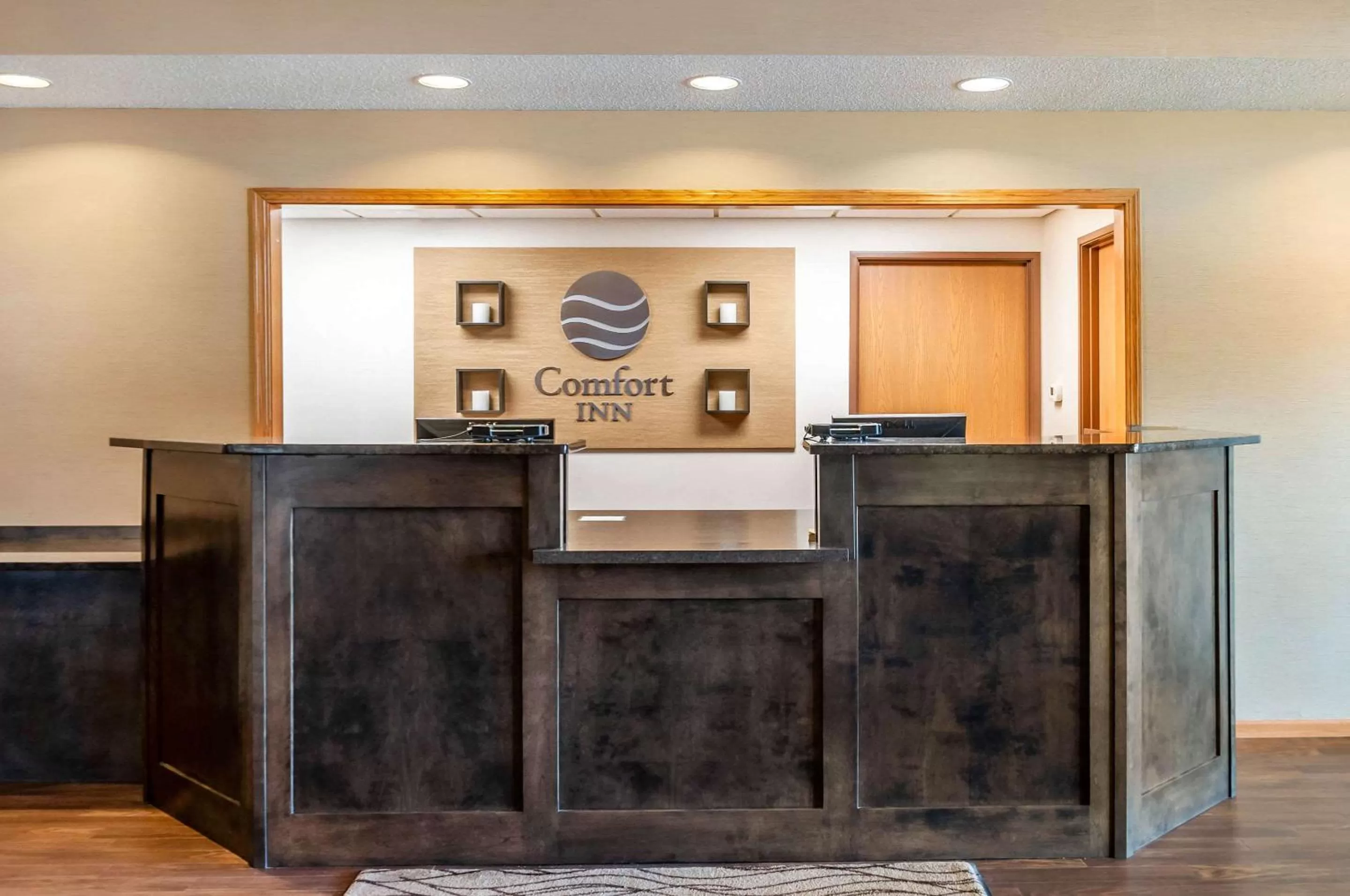 Lobby or reception in Comfort Inn Dyersville Near the Field of Dreams