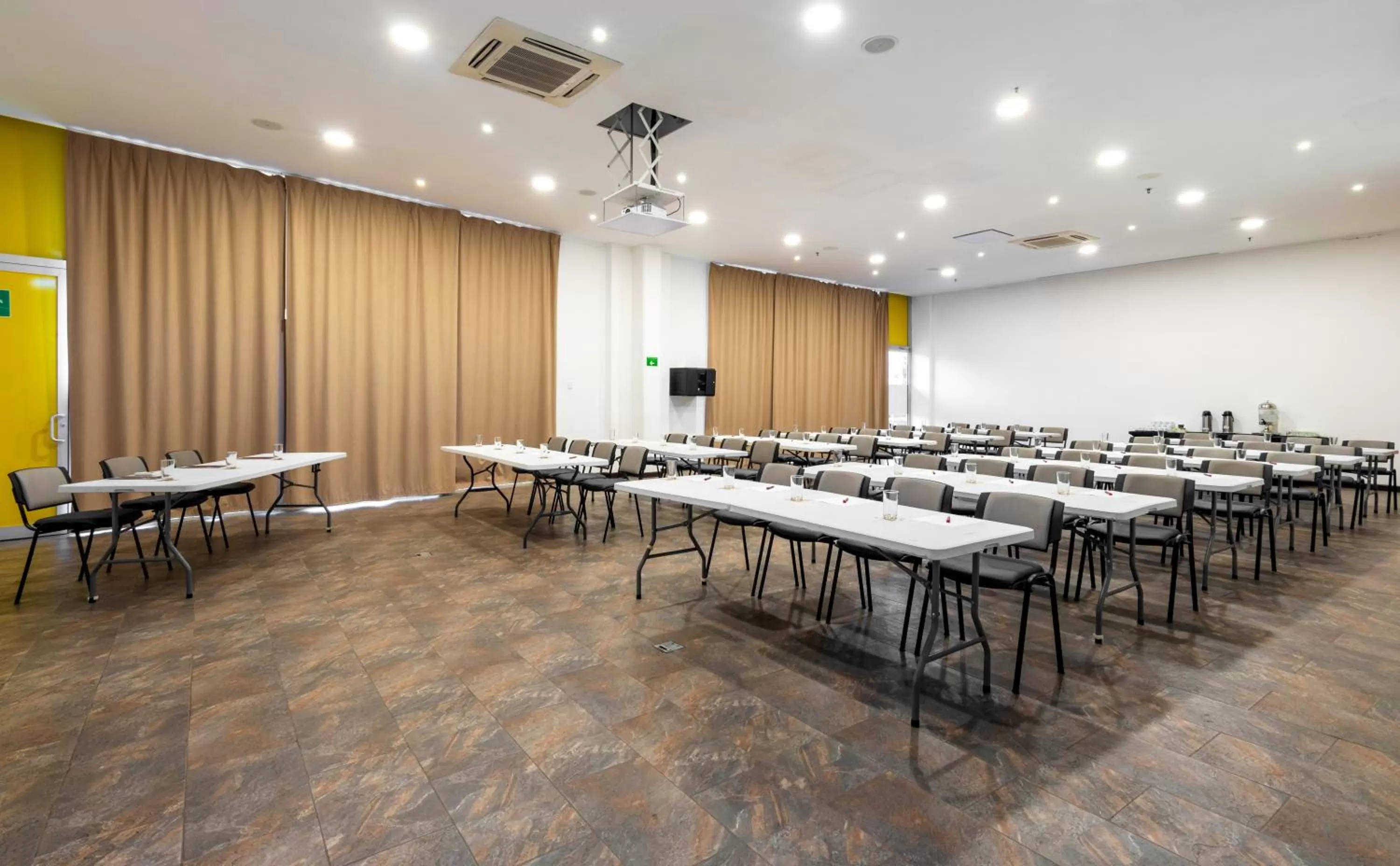 Meeting/conference room in Pop Art Hotel CLC Puerto Mamonal Cartagena