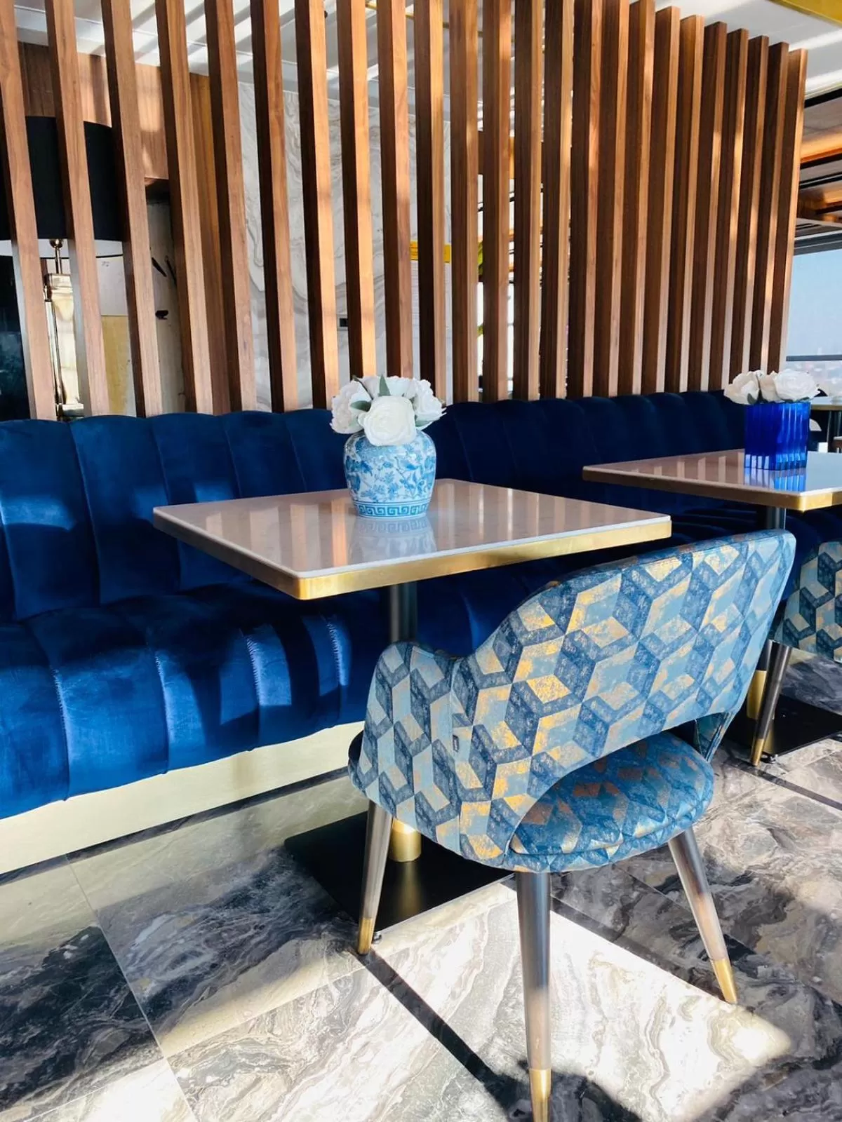 Restaurant/places to eat in Lady Diana Hotel