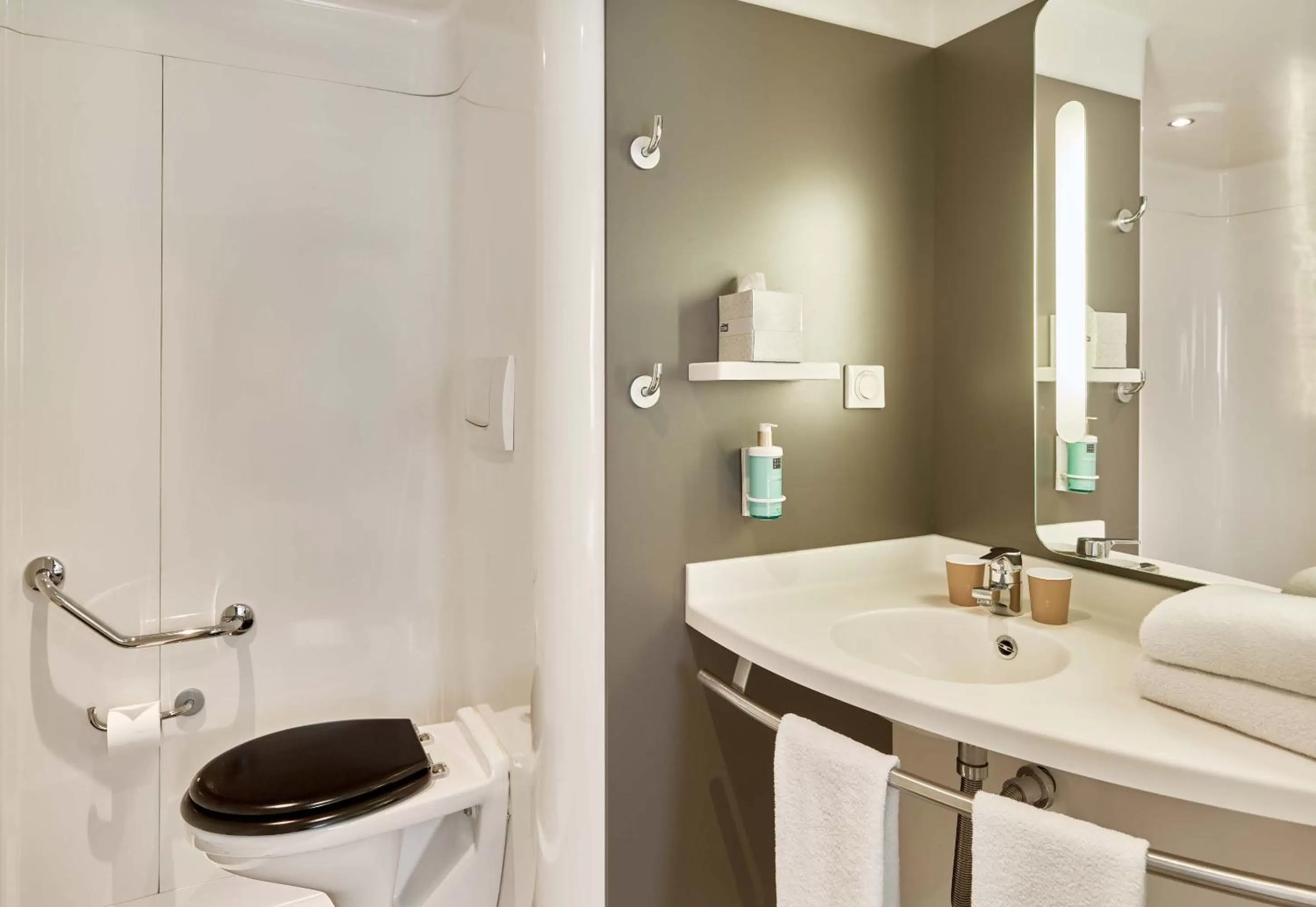 Bathroom in Novotel Suites Paris Rueil Malmaison