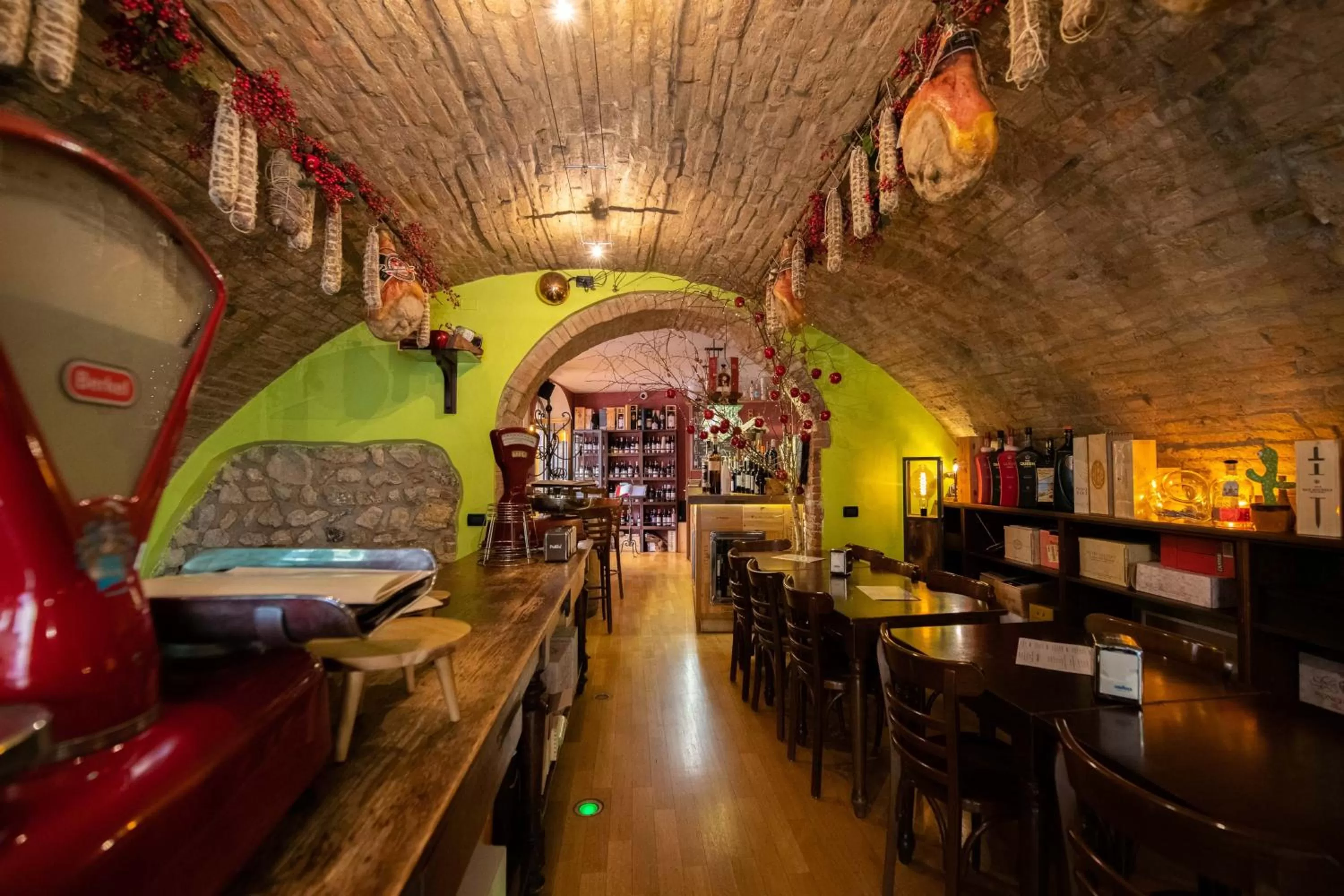 Restaurant/places to eat in Alessi Hotel Trattoria