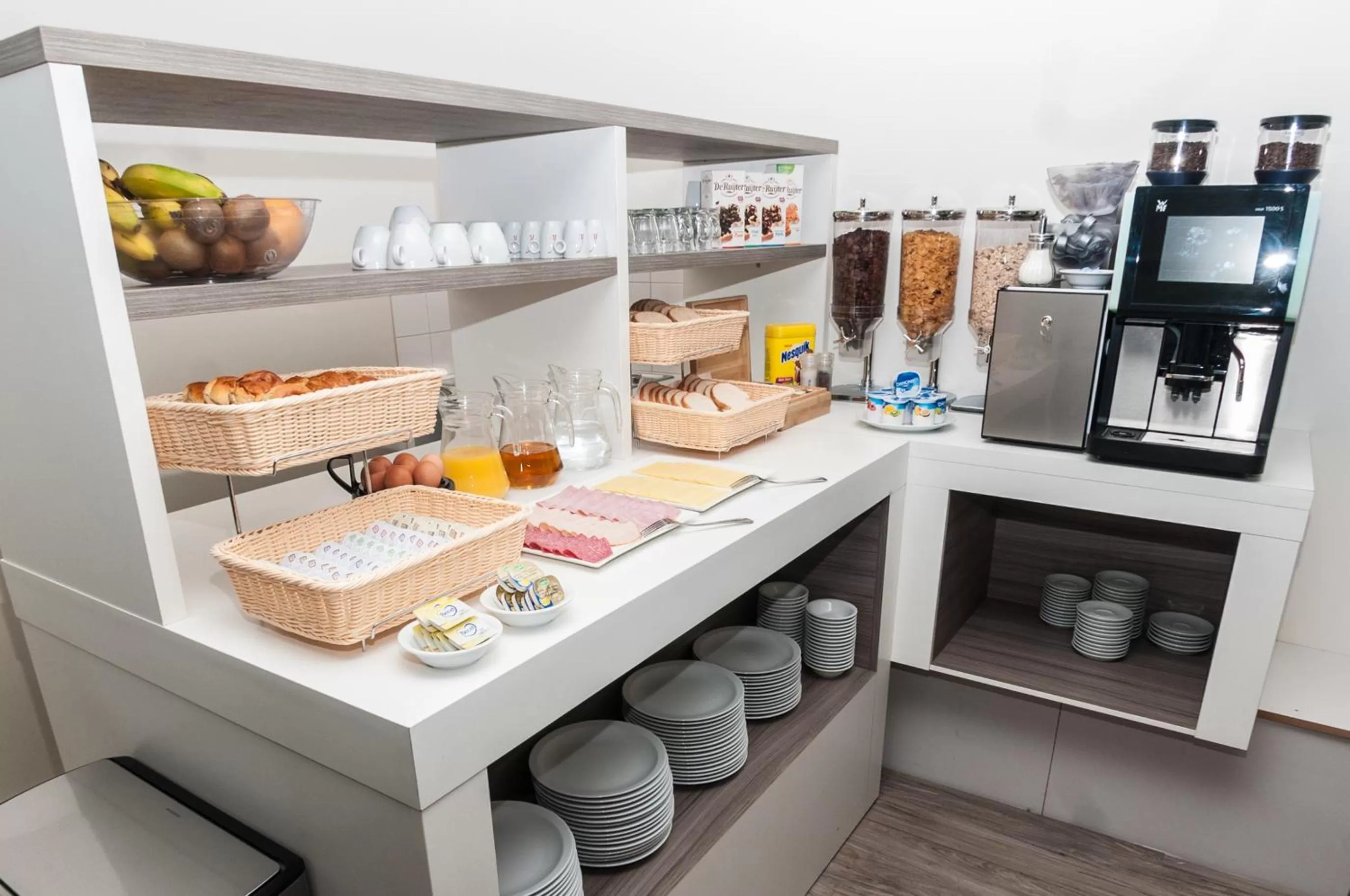 Restaurant/places to eat in Hotel Fine Harmony