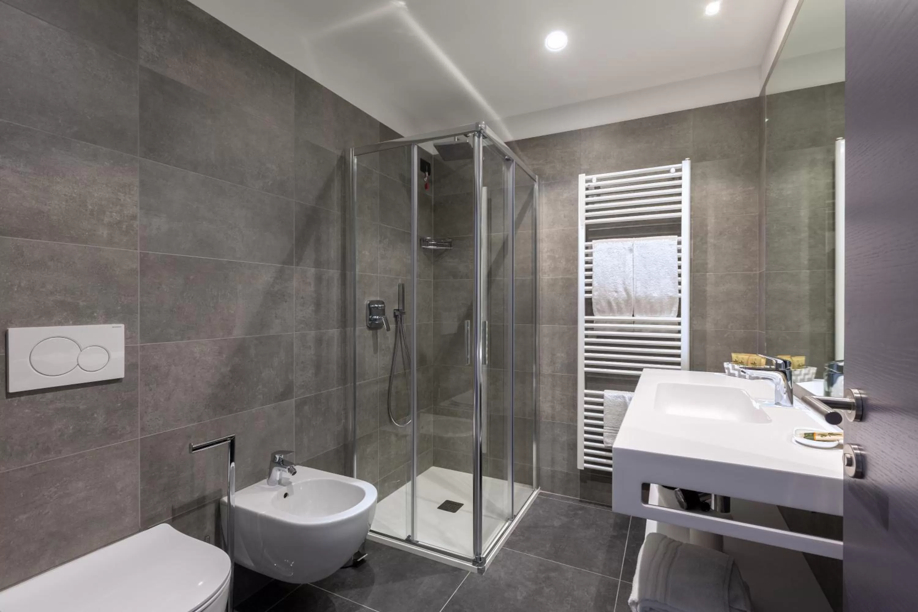 Shower in Garda Life