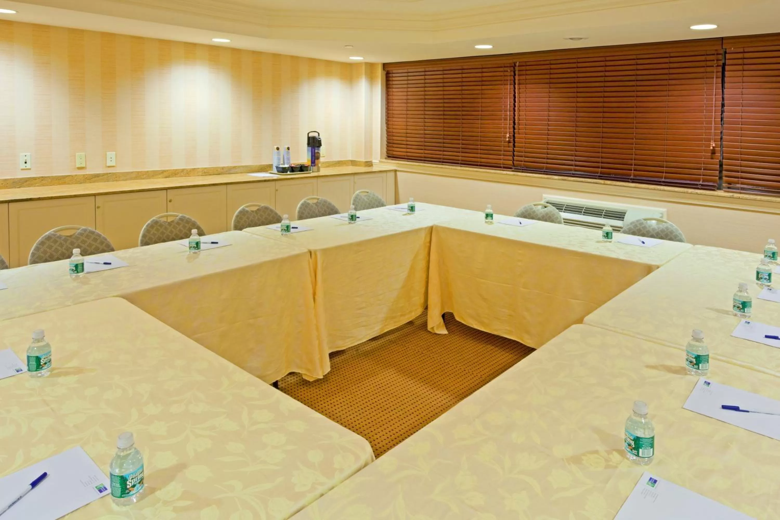 Meeting/conference room in Rockville Centre Hotel - JFK Airport