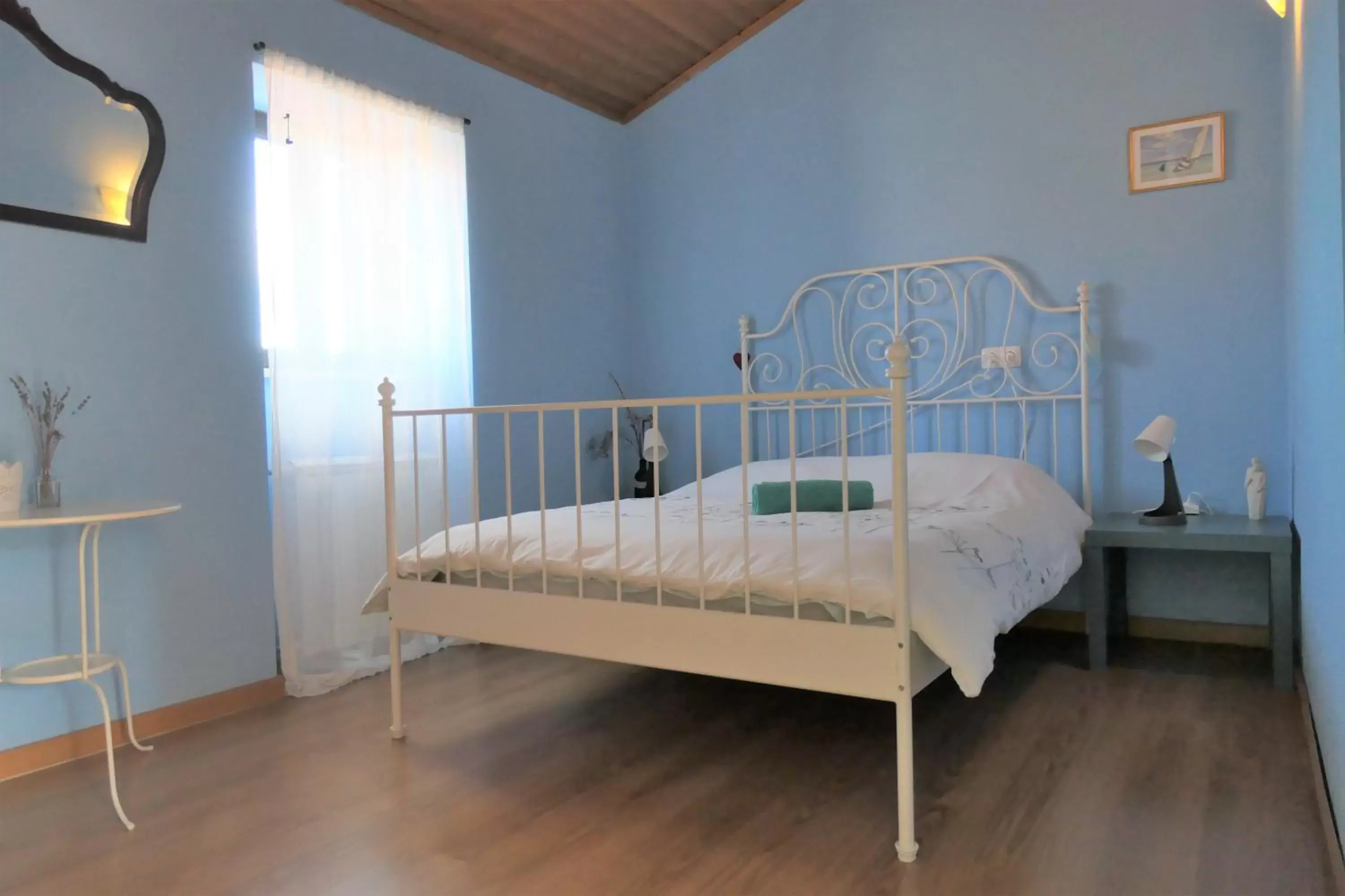 Double Room with Private Bathroom - single occupancy in House Of The Three Marias Double Room with Private Bathroom - single occupancy in House Of The Three Marias