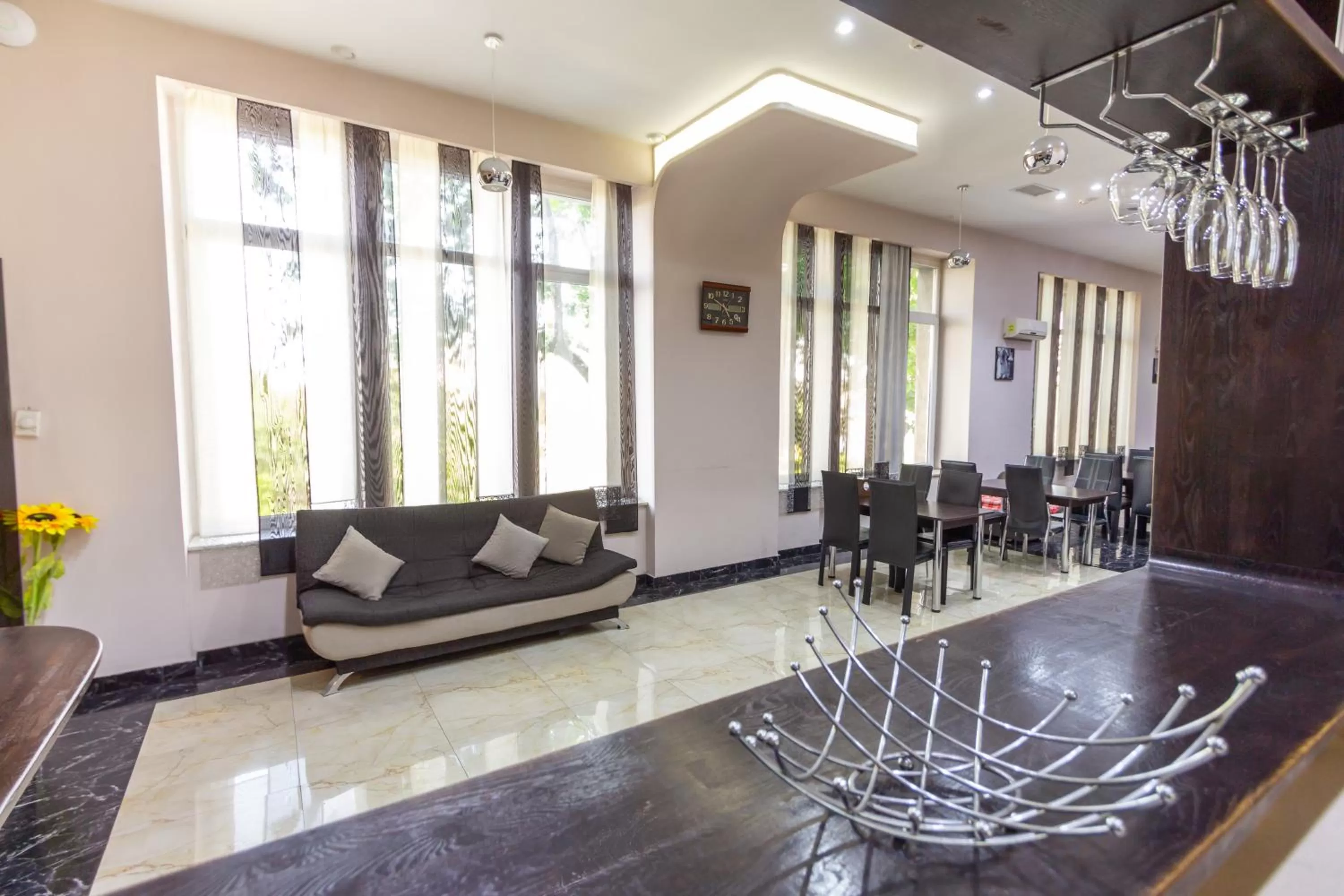 Restaurant/places to eat in Margo Palace Hotel