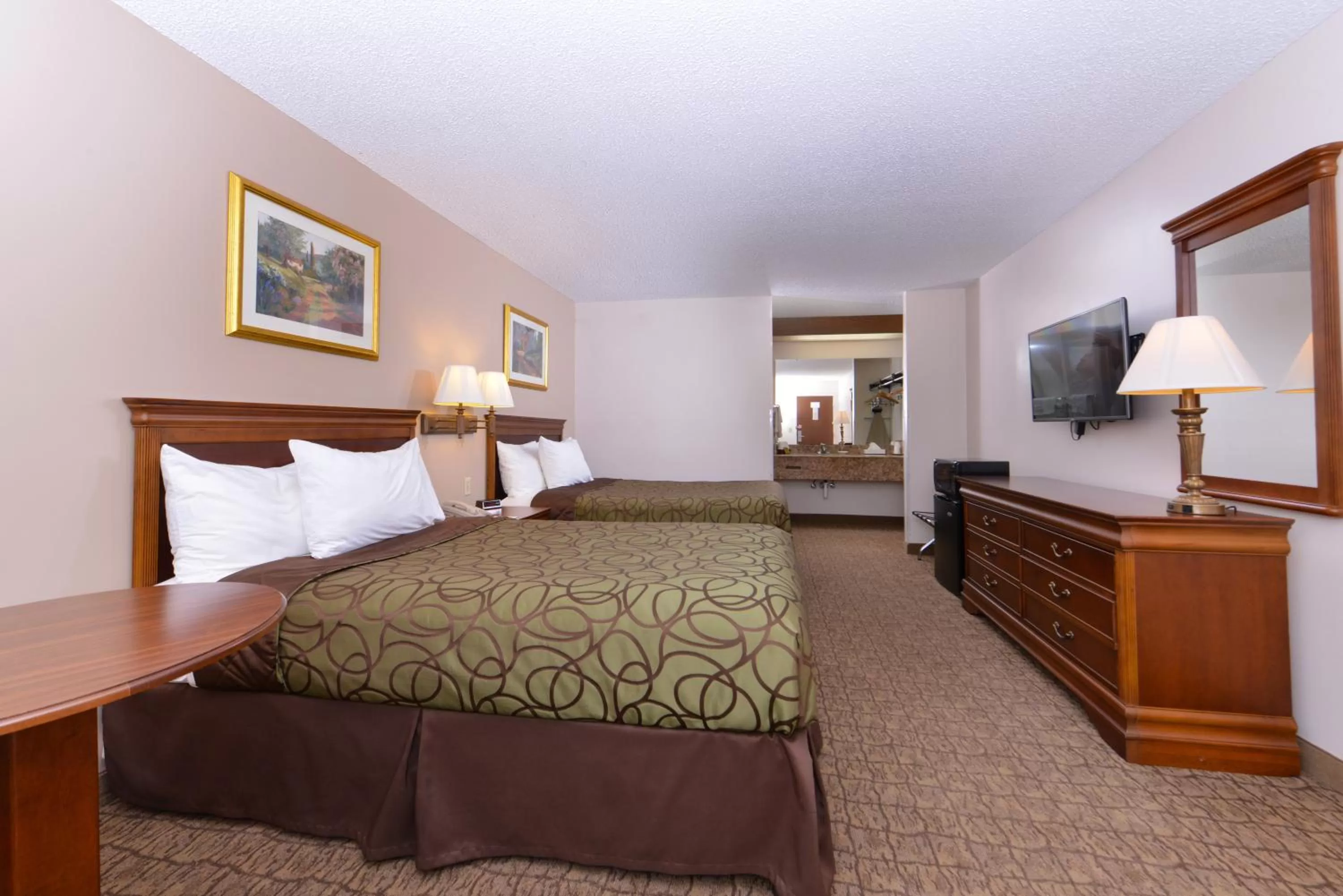 Bed in Briarwood Inn Of Geneva