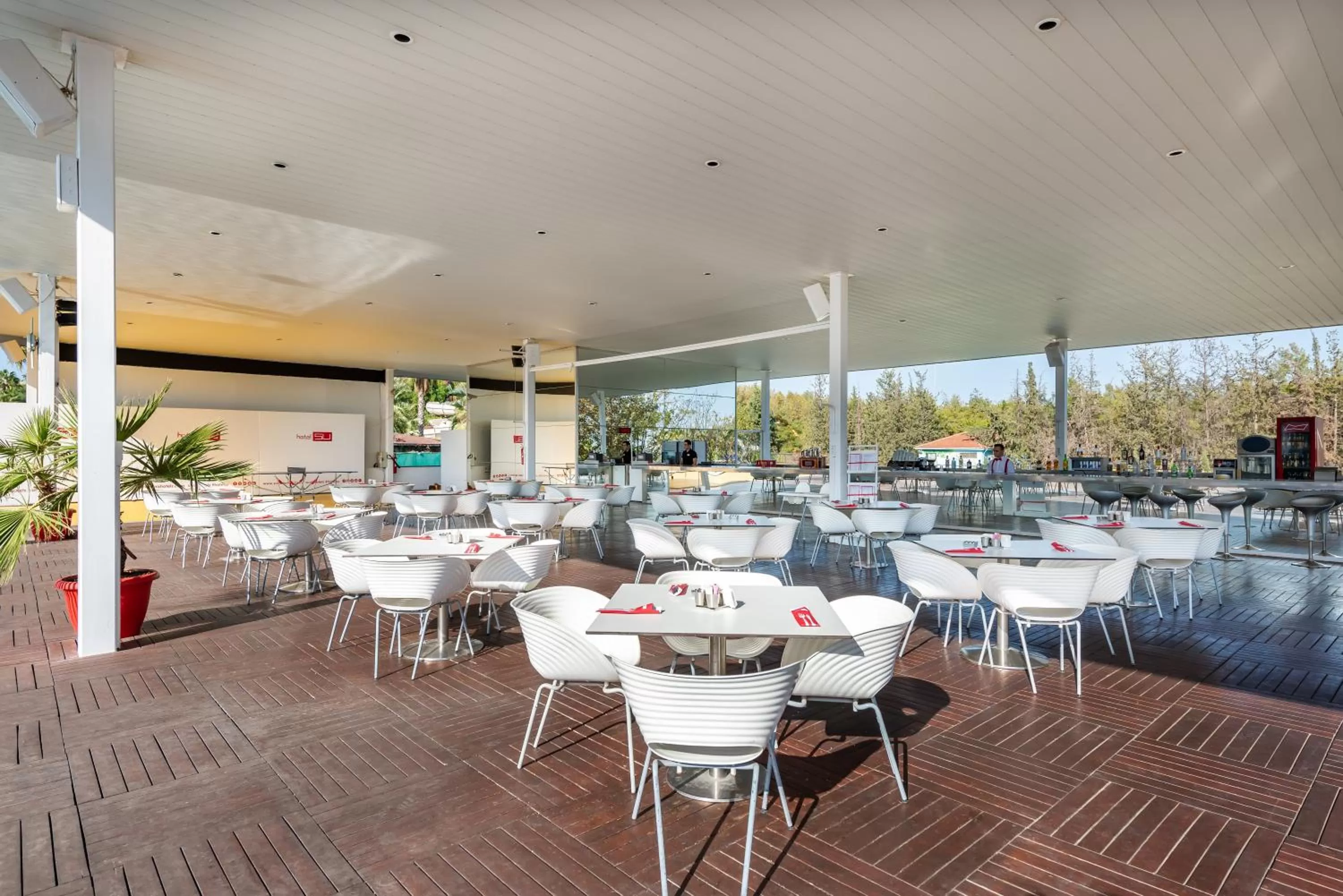 Restaurant/places to eat in Hotel SU & Aqualand