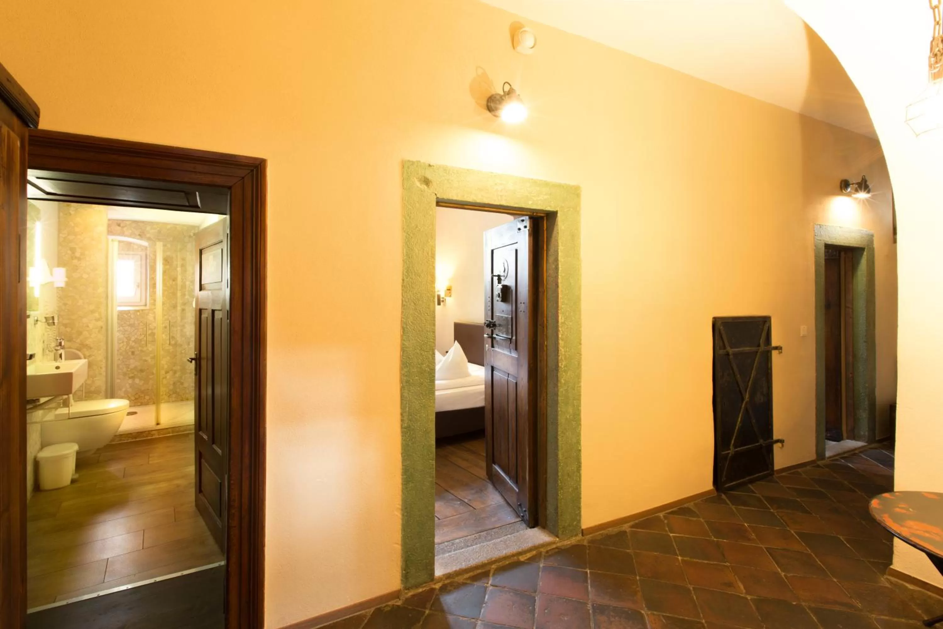 Photo of the whole room, Bed in Knast-Hotel Fronfeste