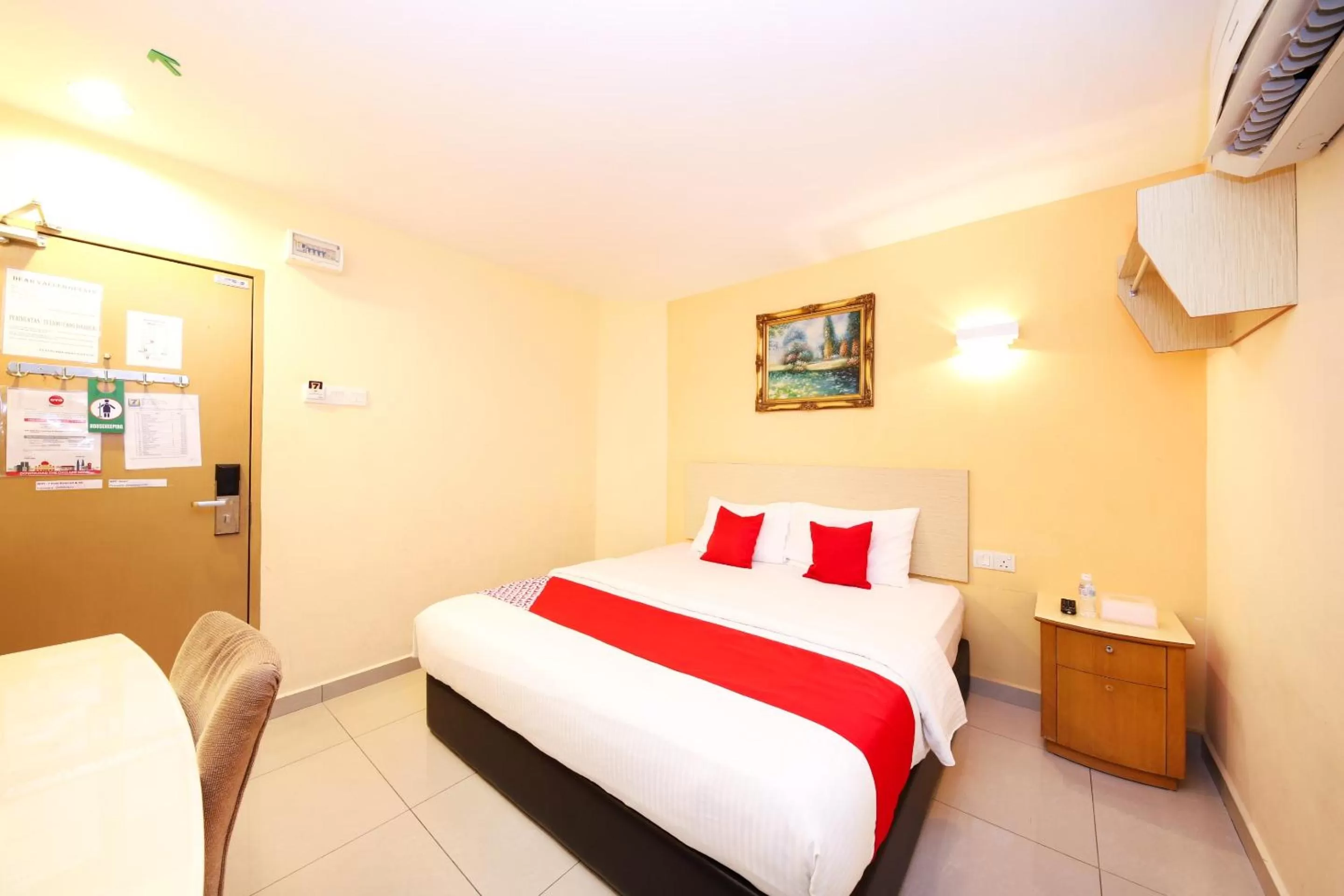 Bedroom in Super OYO 635 Seven Days Hotel