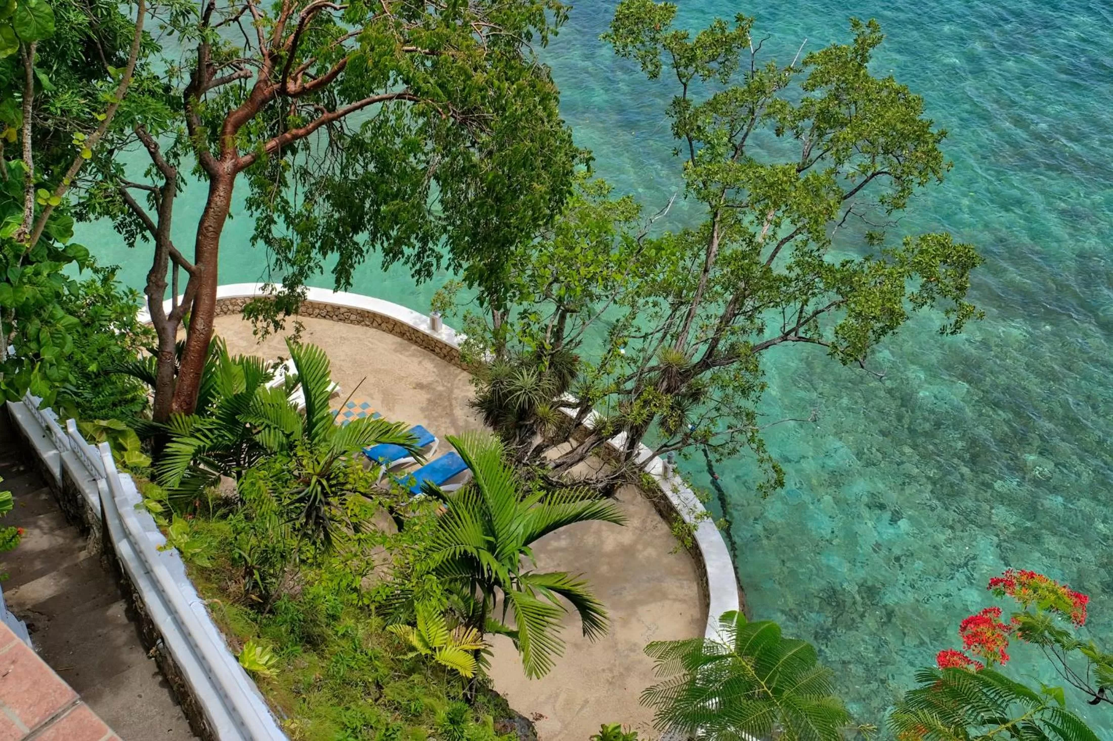 Sea view in Hibiscus Lodge Hotel