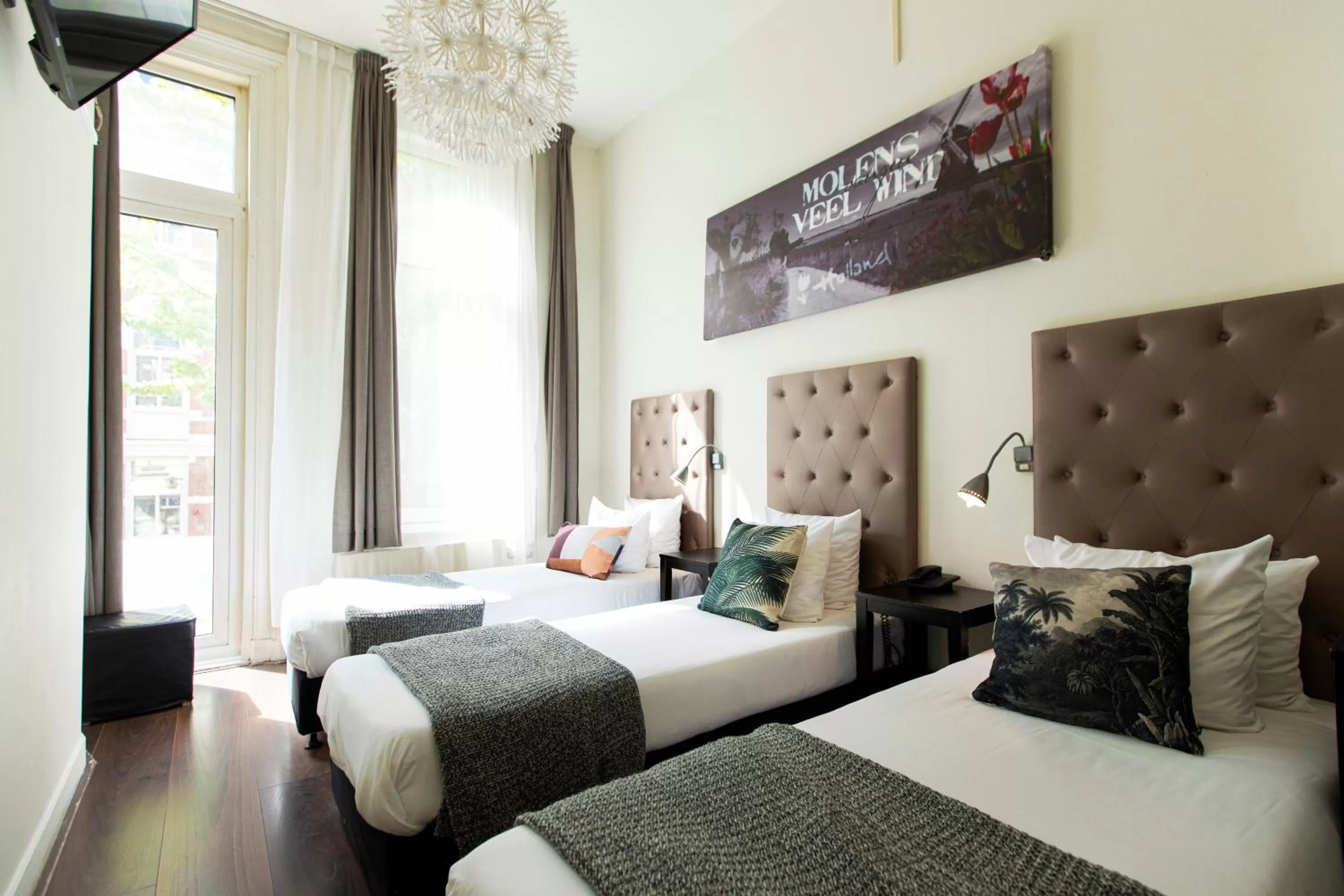 Bed in Quentin England Hotel