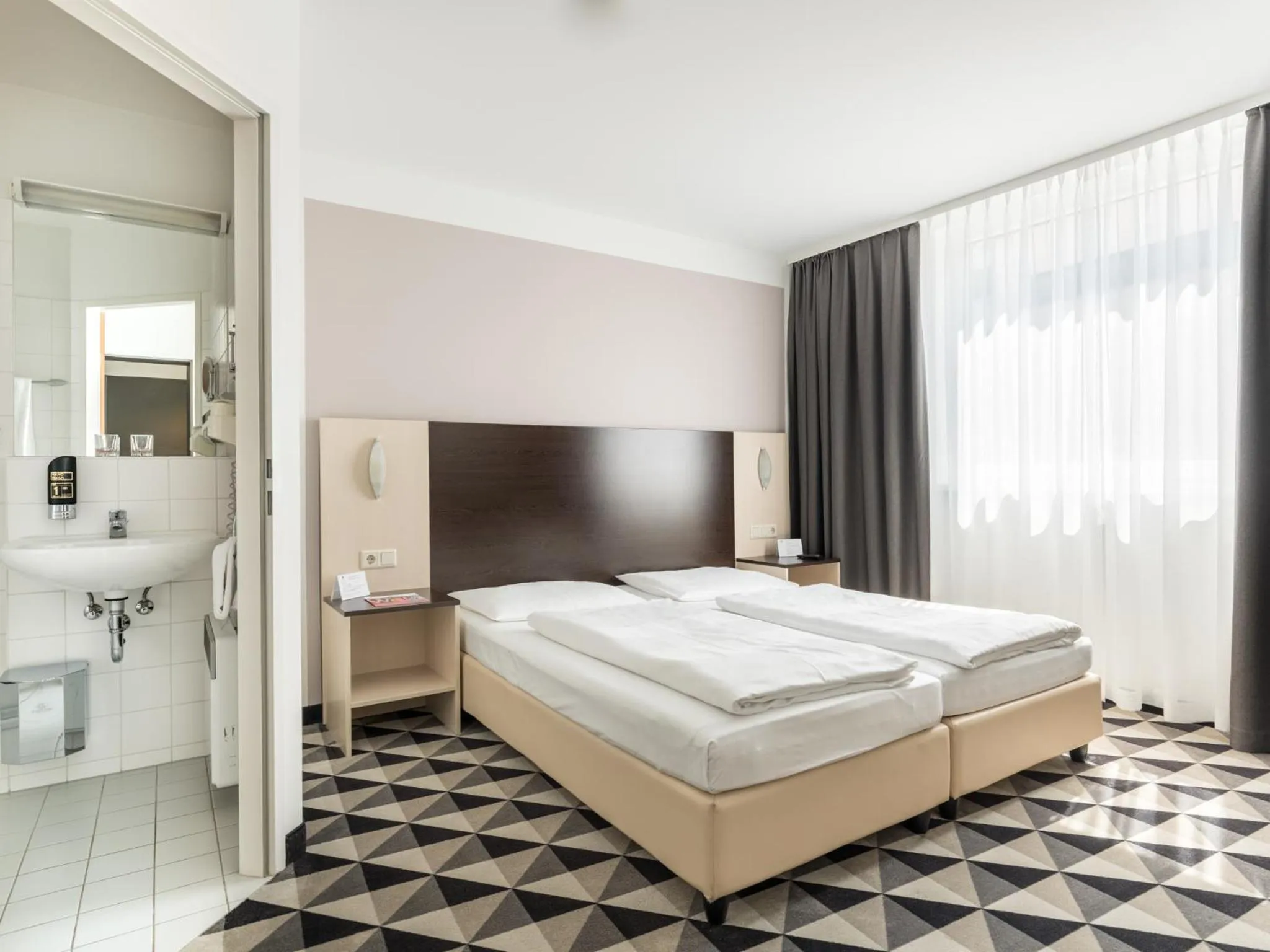 Standard Double Room in acom-Hotel Vienna