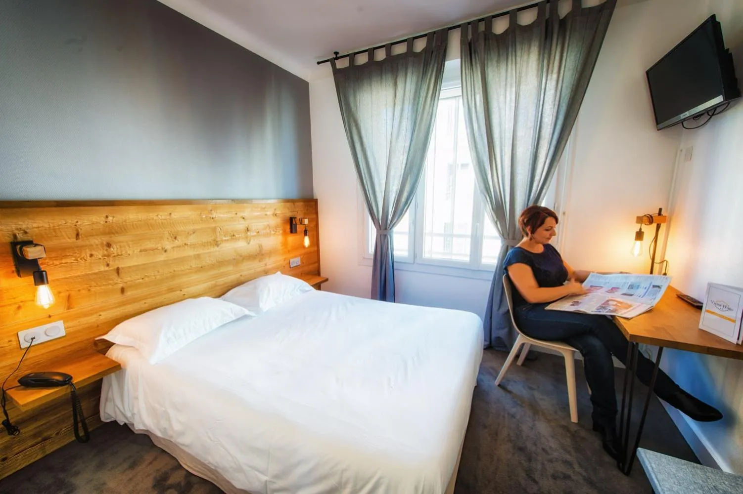 Bed in Hôtel Victor Hugo Lorient