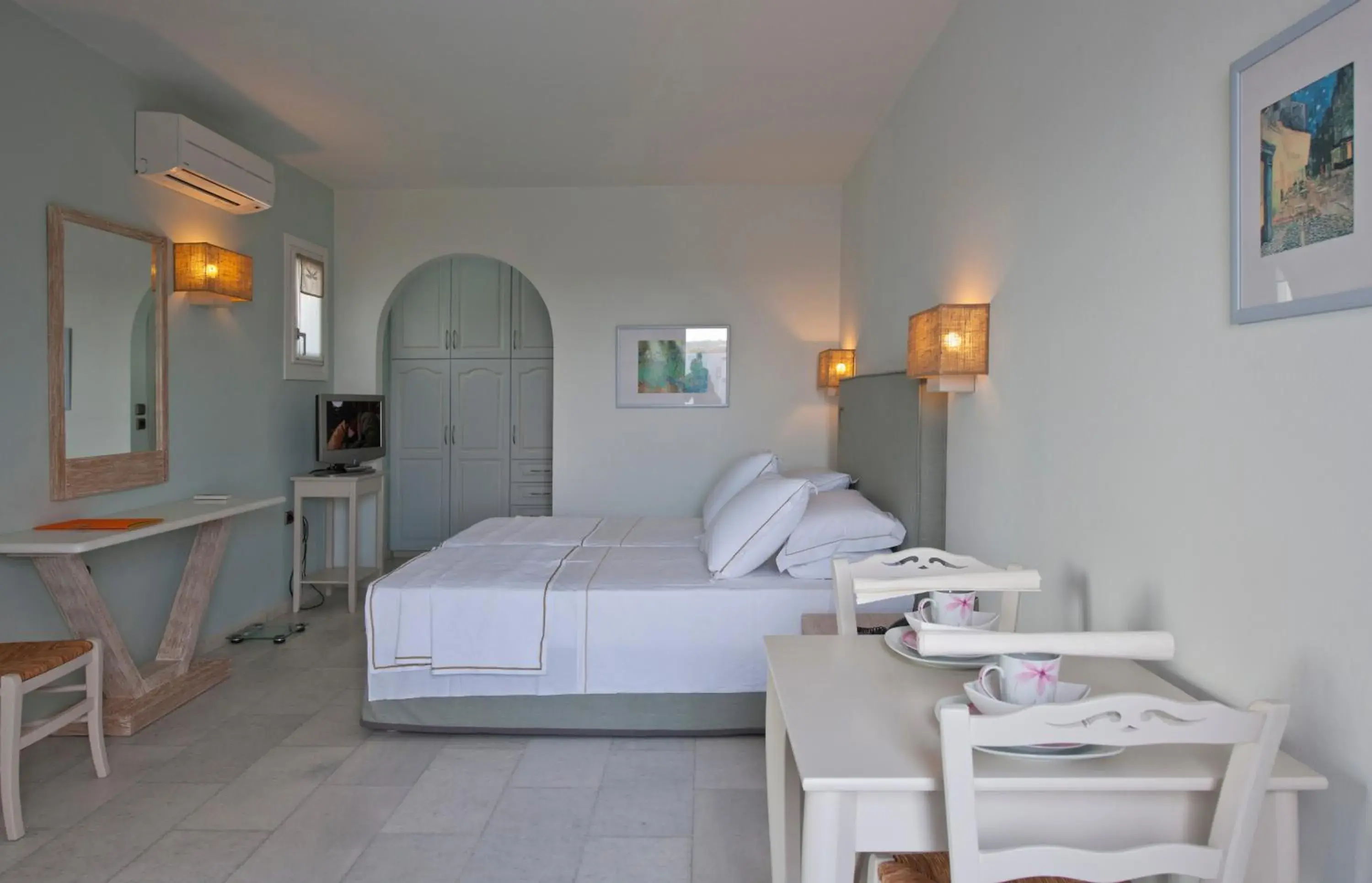 Deluxe Double or Twin Room with Balcony in Ammos Naxos Exclusive Apartments & Studios Deluxe Double or Twin Room with Balcony in Ammos Naxos Exclusive Apartments & Studios