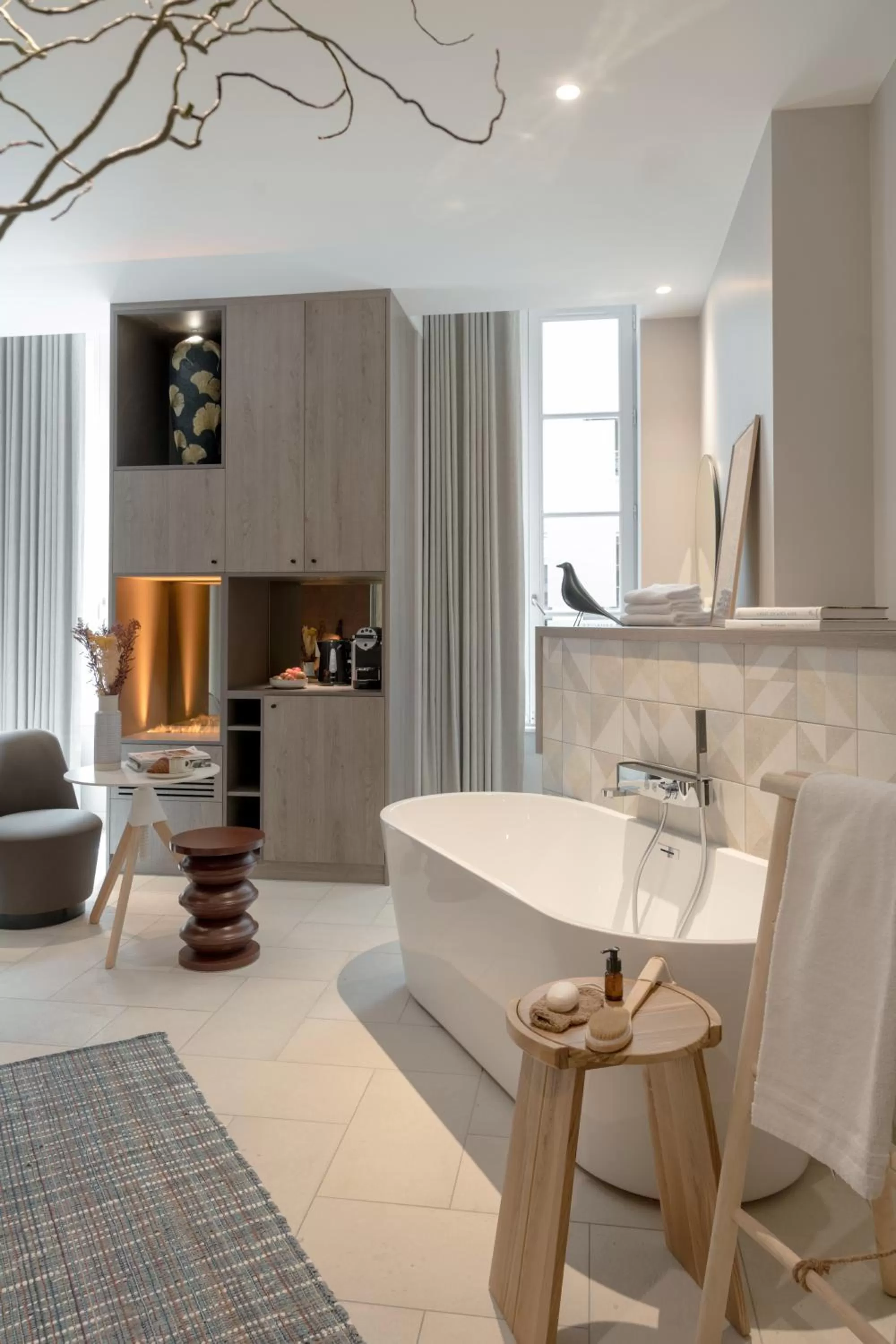 Seating area, Bathroom in MiHotel Sala