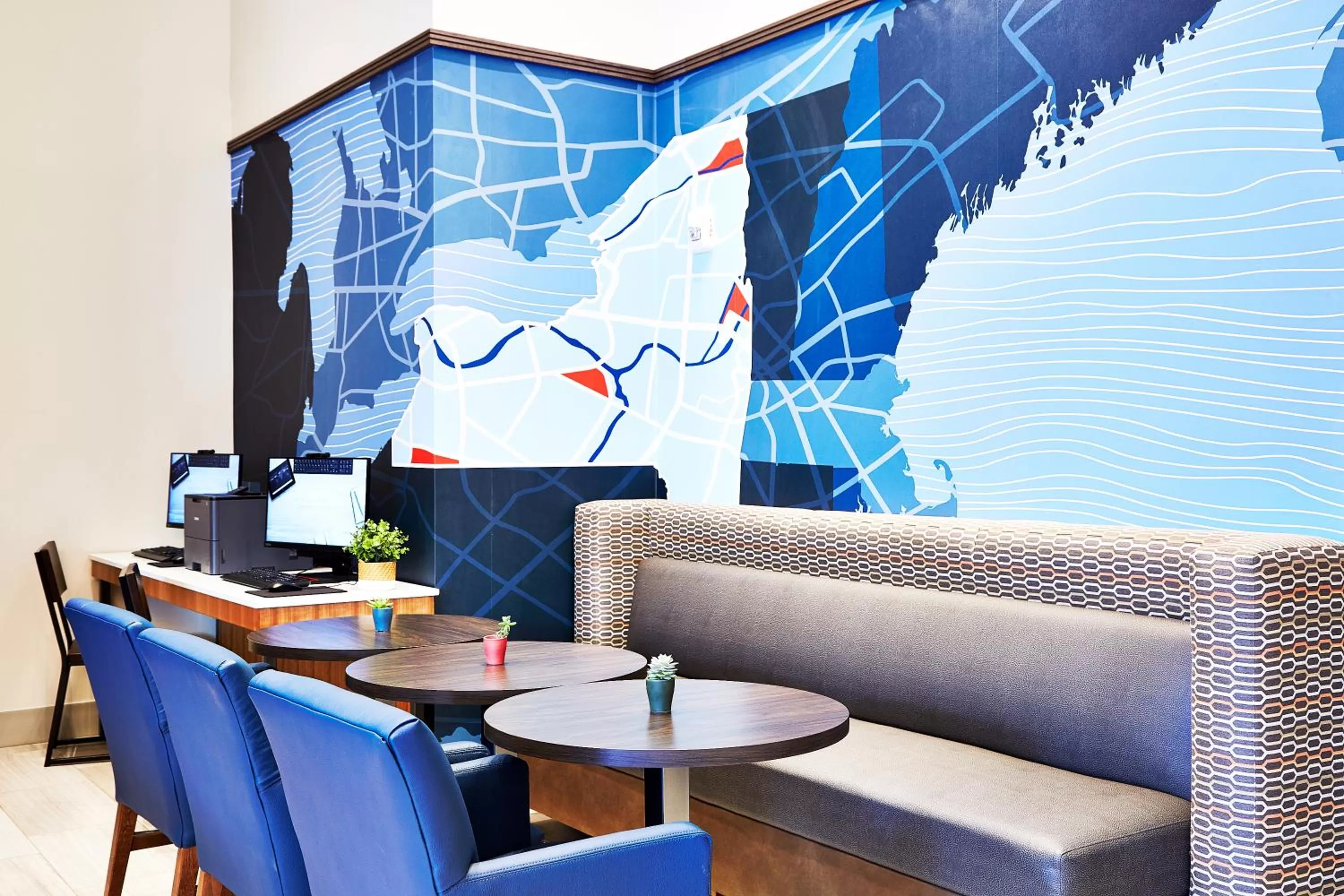 Lobby or reception in Holiday Inn Express - NYC Brooklyn - Sunset Park by IHG