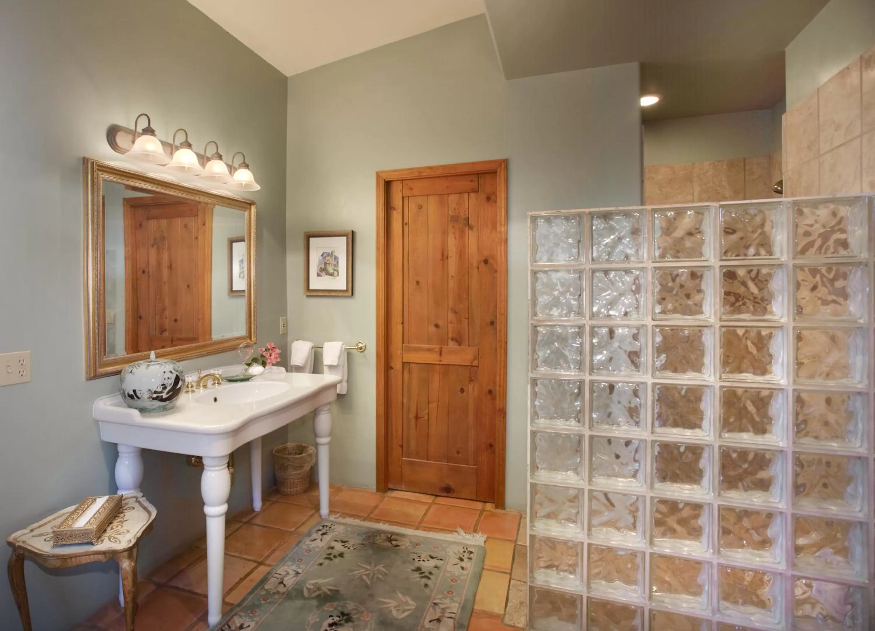 Bathroom in Cactus Cove Bed and Breakfast Inn