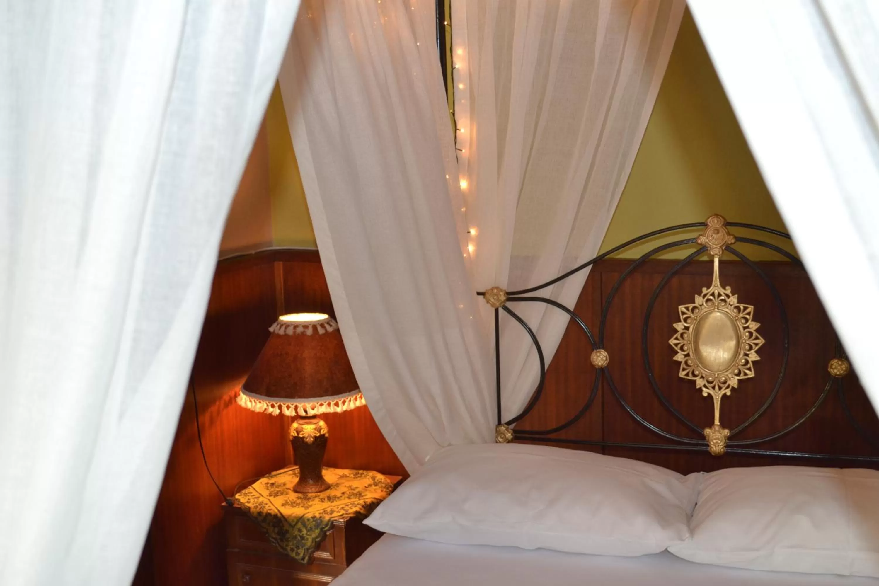 Bedroom, Bed in Mystery Garden Guest House