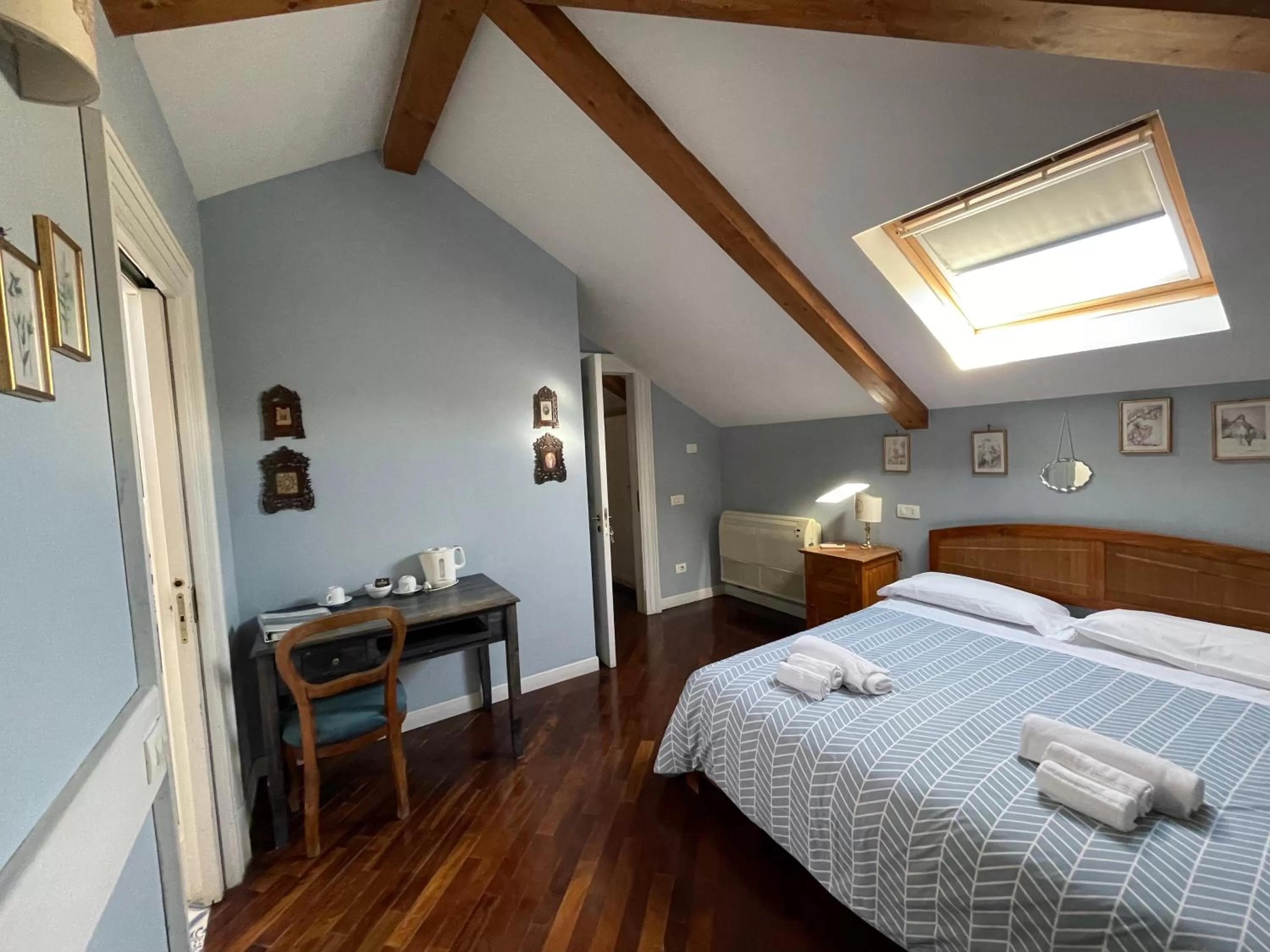 Photo of the whole room, Bed in The Secret Garden Relais