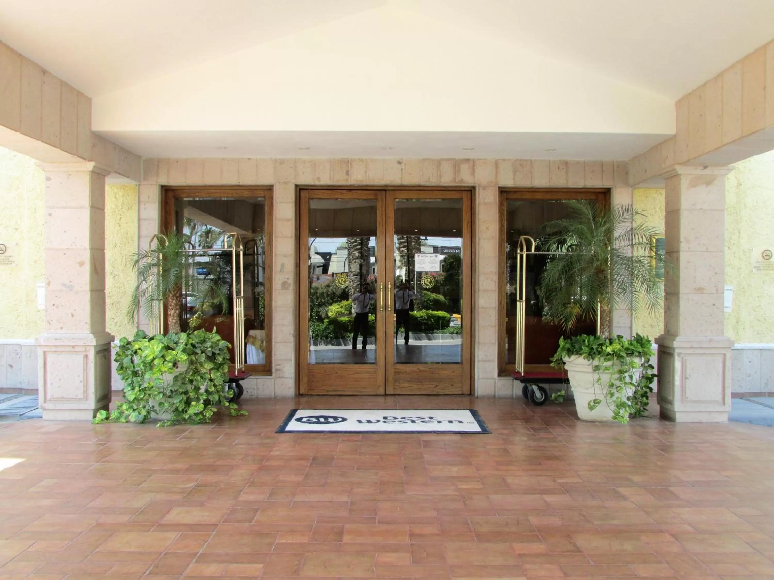 Property building in Best Western Hotel Posada Del Rio Express